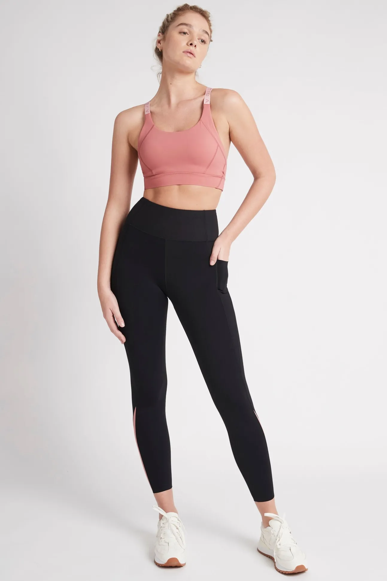 adjustable_strap_logo_tap_5.webp Adjustable Strap Logo Tape Sports Bra 321