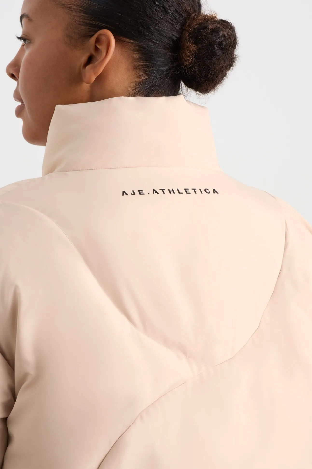 asymmetric_panel_puffer__15.webp Asymmetric Panel Puffer 756