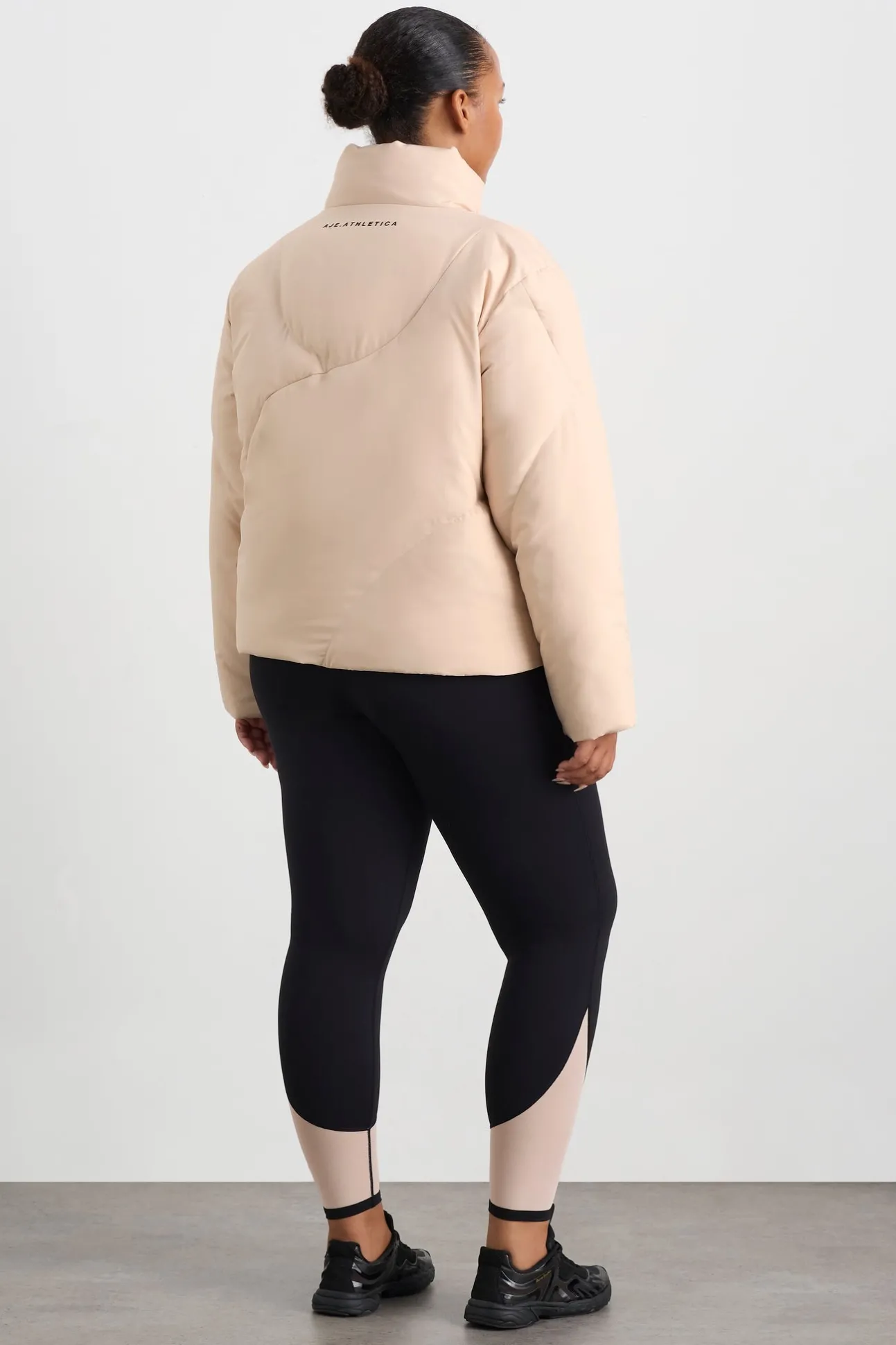 asymmetric_panel_puffer__18.webp Asymmetric Panel Puffer 756