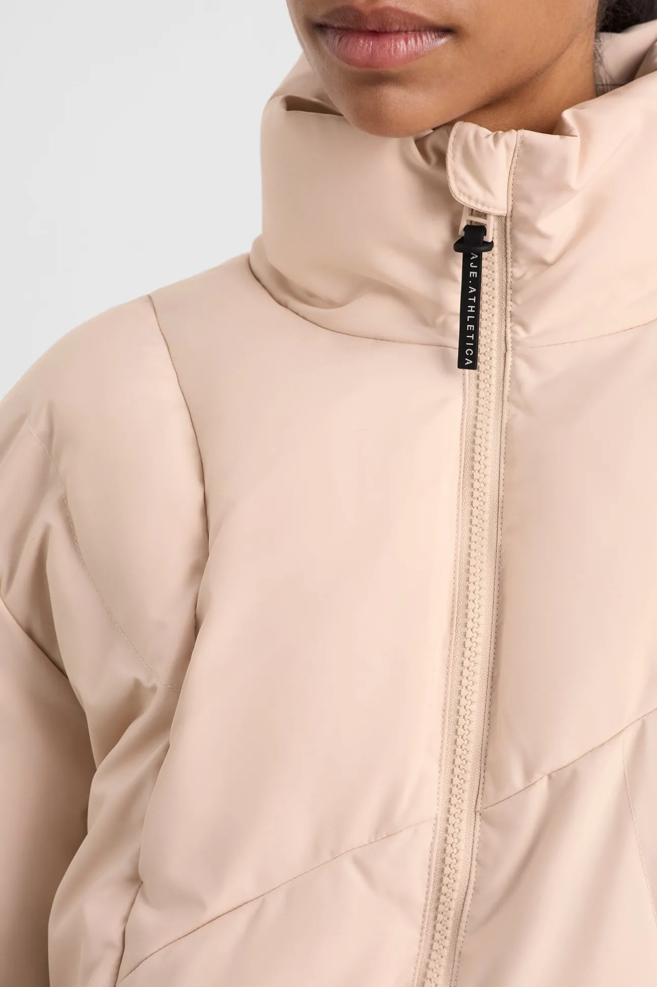 asymmetric_panel_puffer__3.webp Asymmetric Panel Puffer 756