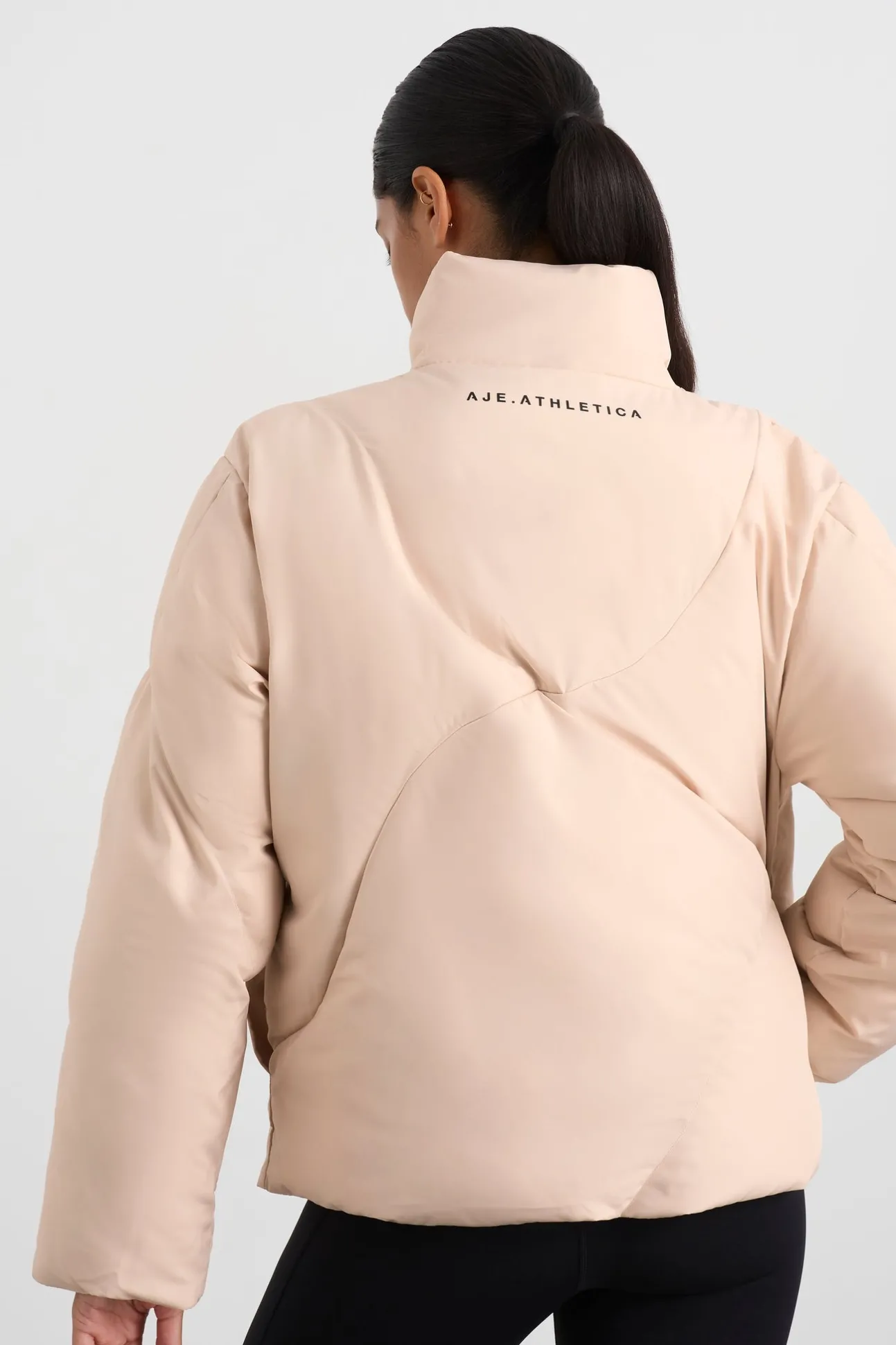 asymmetric_panel_puffer__4.webp Asymmetric Panel Puffer 756