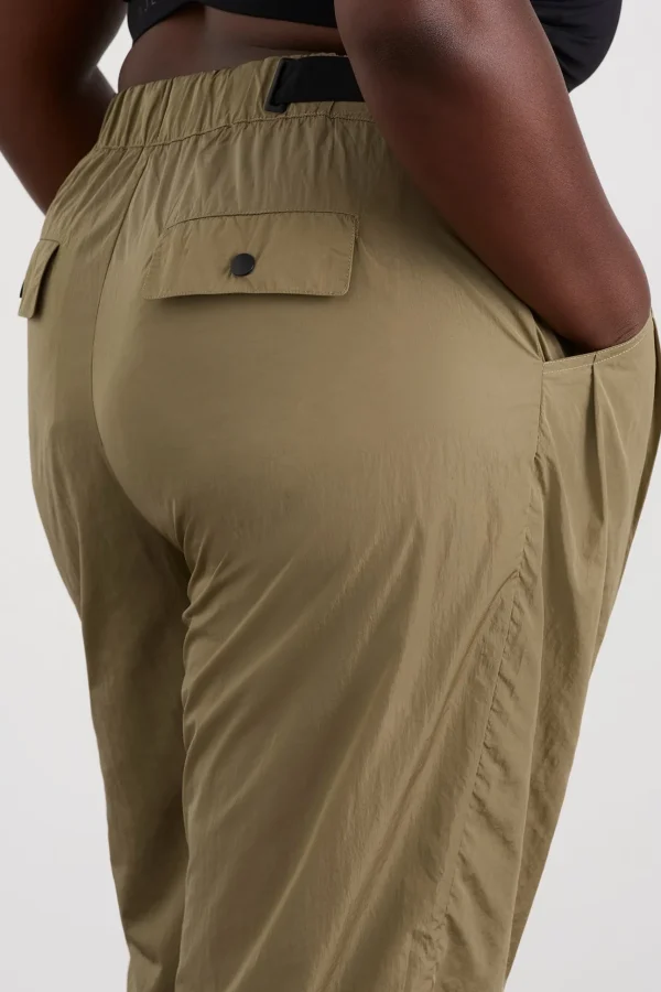 Belted Windbreak Pant 502