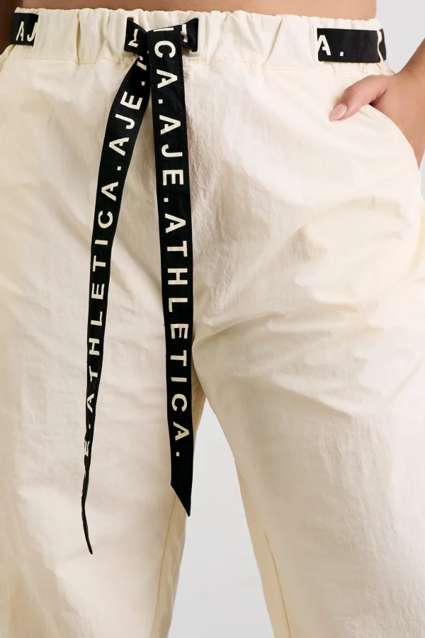 Belted Windbreak Pant 502