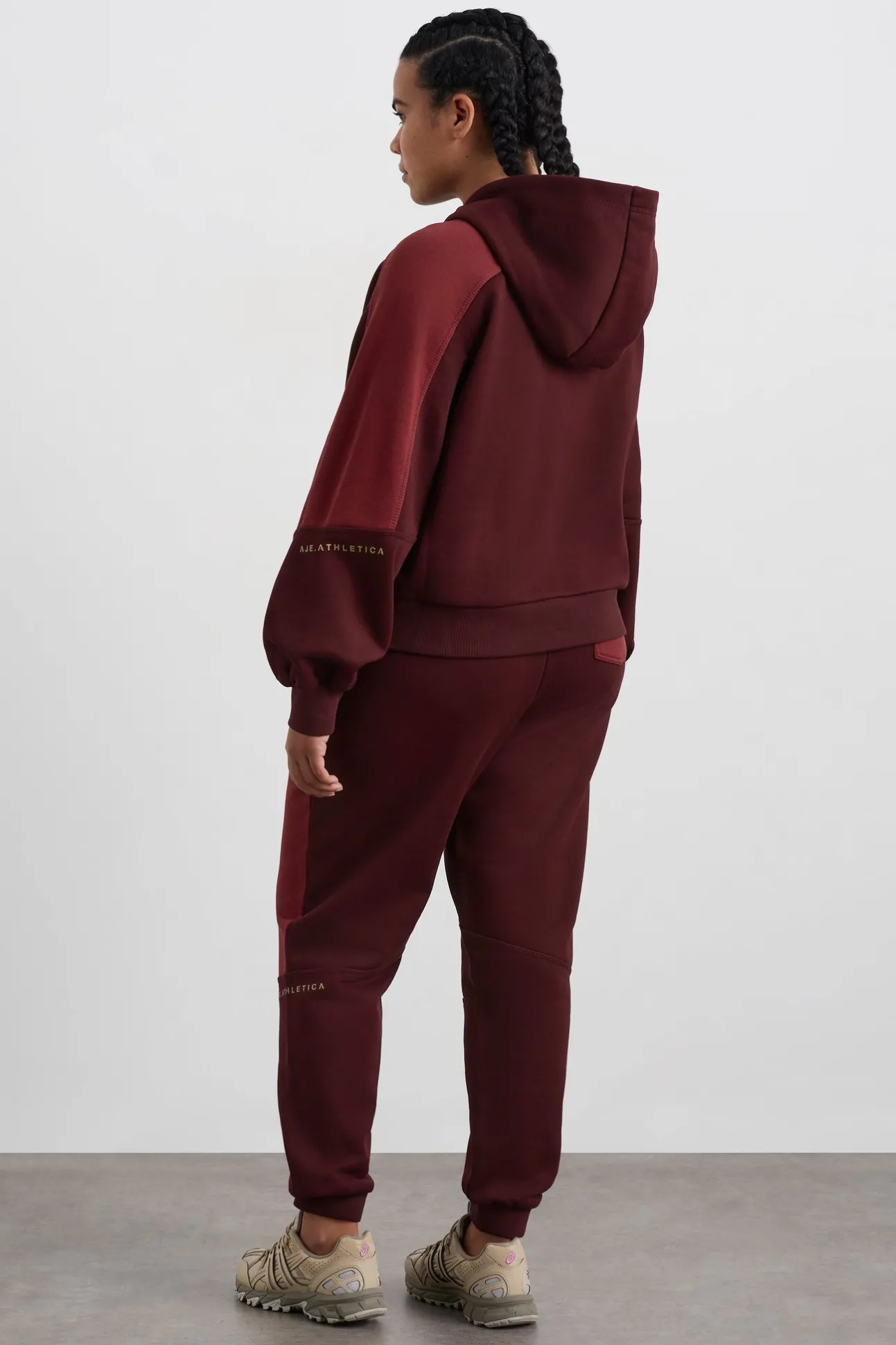 boxy_cropped_hoodie__8.webp Boxy Cropped Hoodie 405