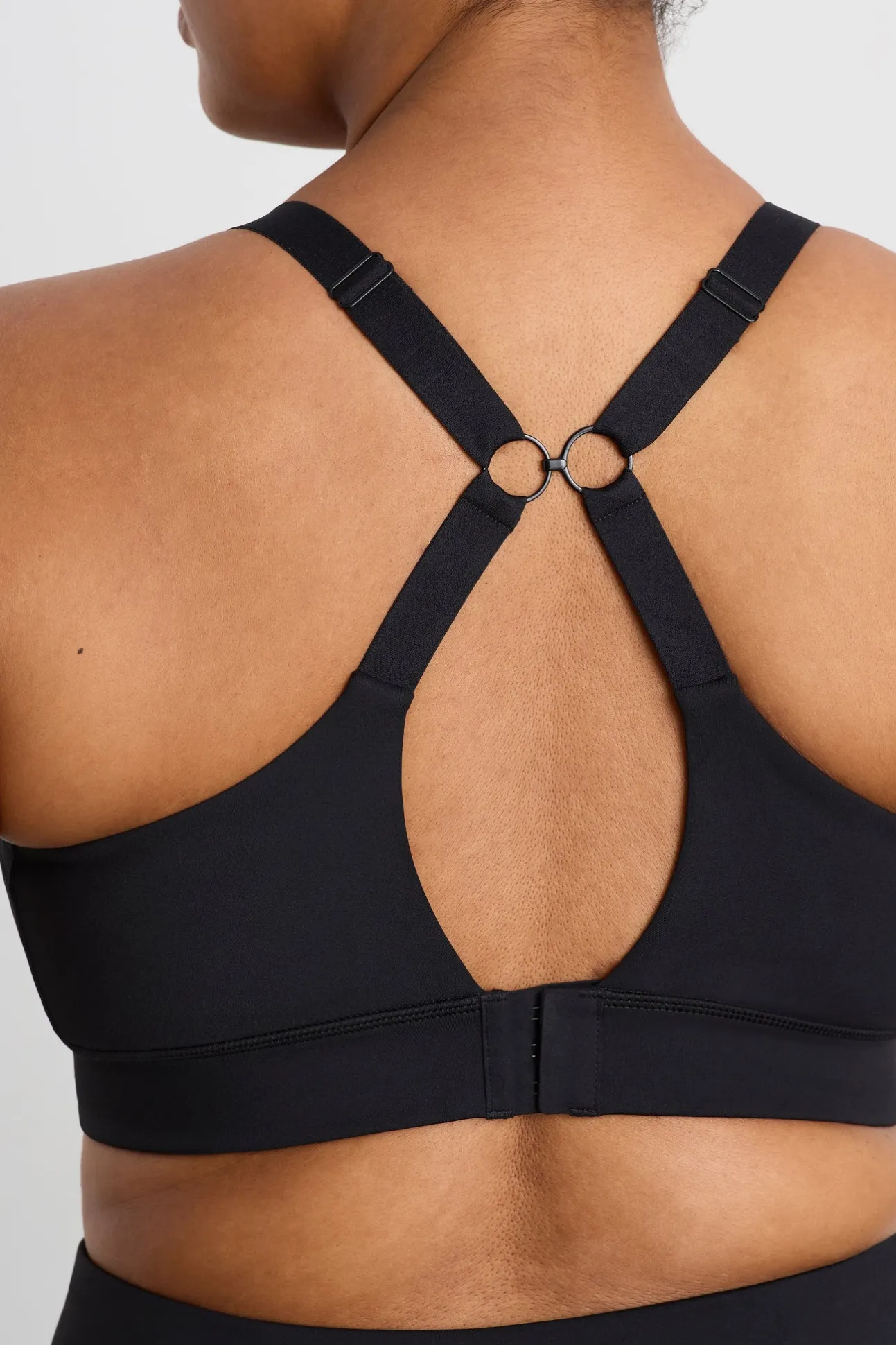 contrast_adjustable_strap_12-1.webp Contrast Adjustable Strap Sports Bra 321
