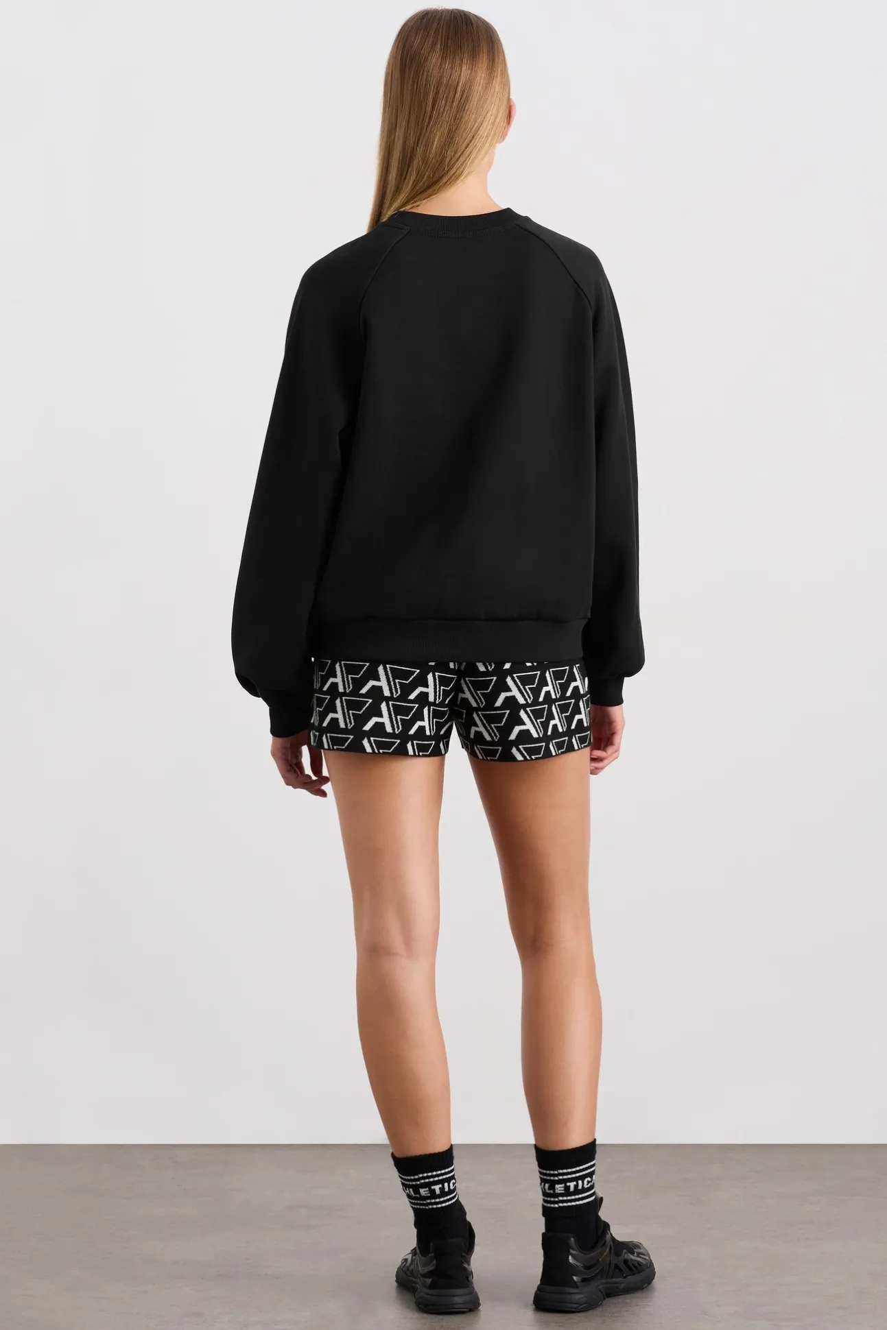 crew_neck_raglan_jumper__4.webp Crew Neck Raglan Jumper 436