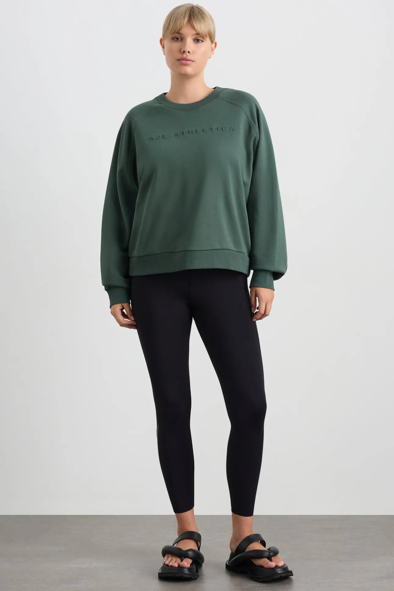 crew_neck_sweater__7.webp Crew Neck Sweater 401