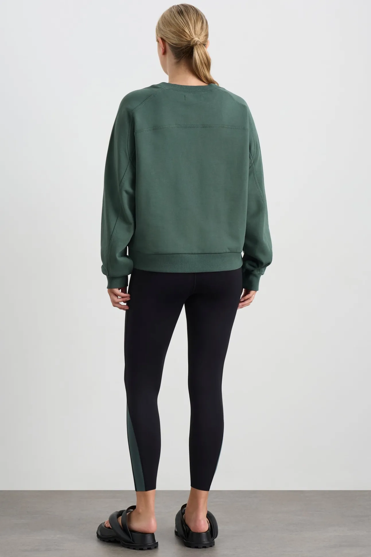crew_neck_sweater__9.webp Crew Neck Sweater 401