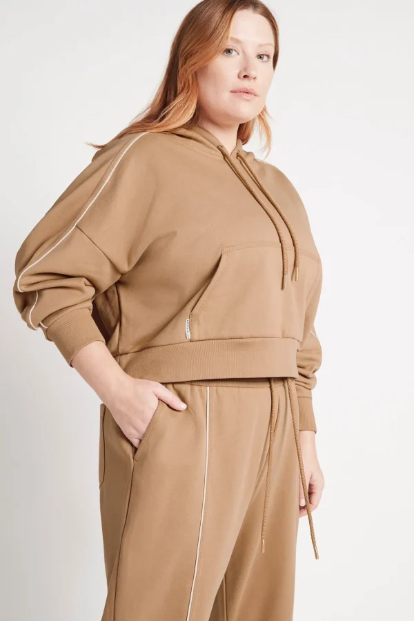 Cropped Essential Contrast Piping Hoodie 405