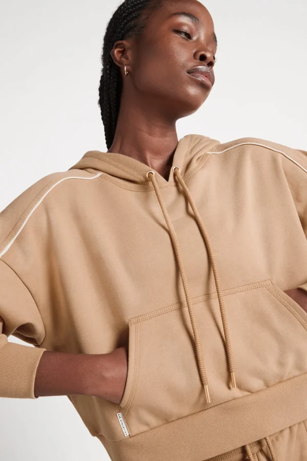 Cropped Essential Contrast Piping Hoodie 405