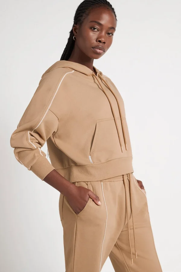 Cropped Essential Contrast Piping Hoodie 405