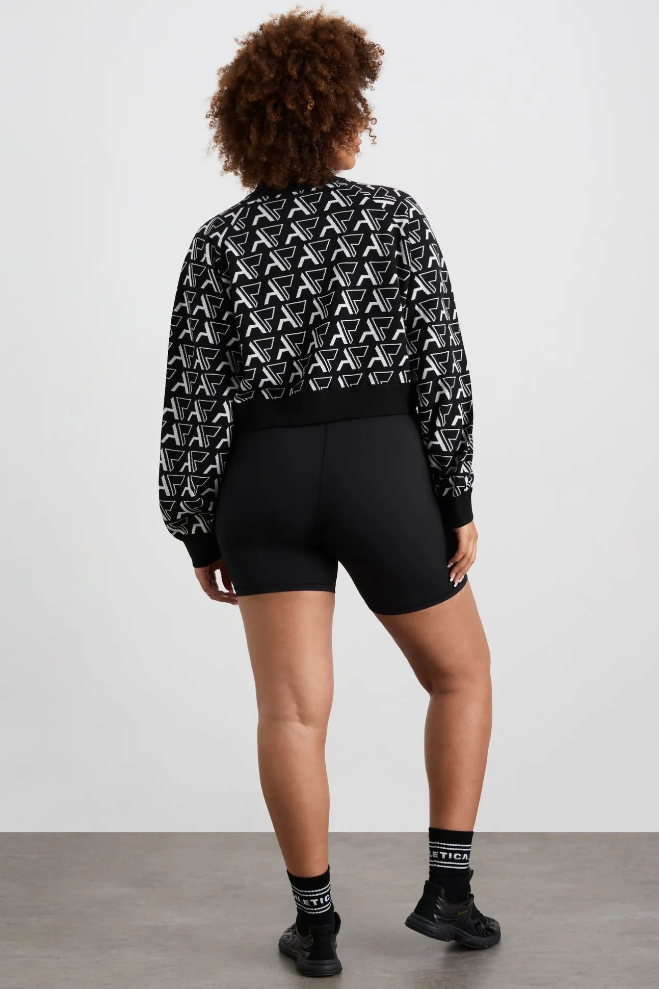 cropped_monogram_sweater__13.webp Cropped Monogram Sweater 408