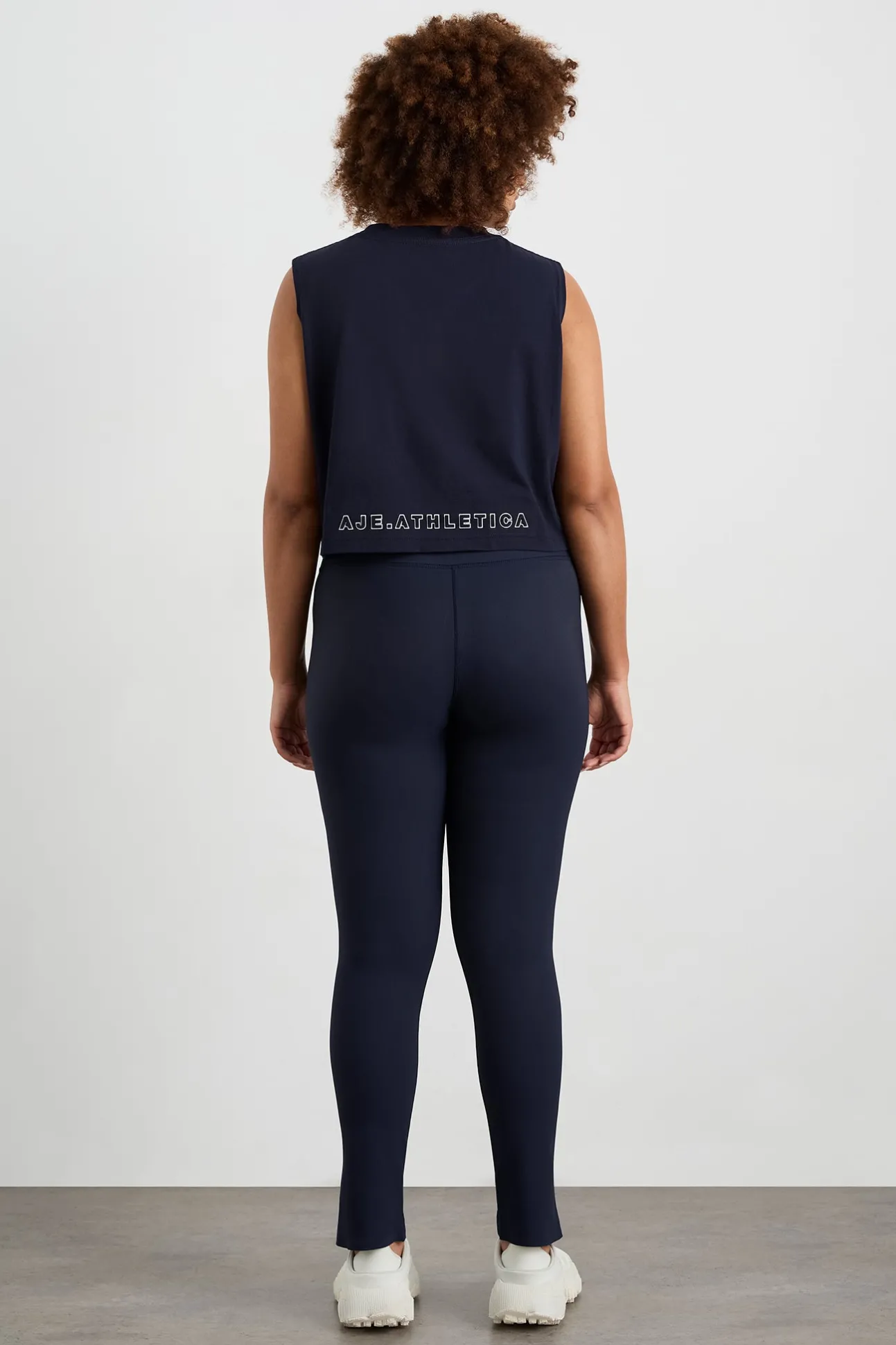 cropped_tank__13.webp Cropped Tank 106