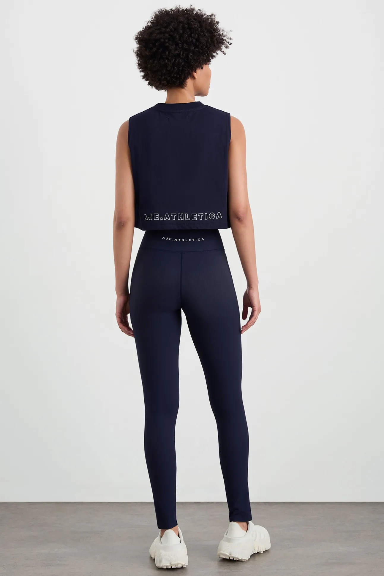 cropped_tank__5.webp Cropped Tank 106