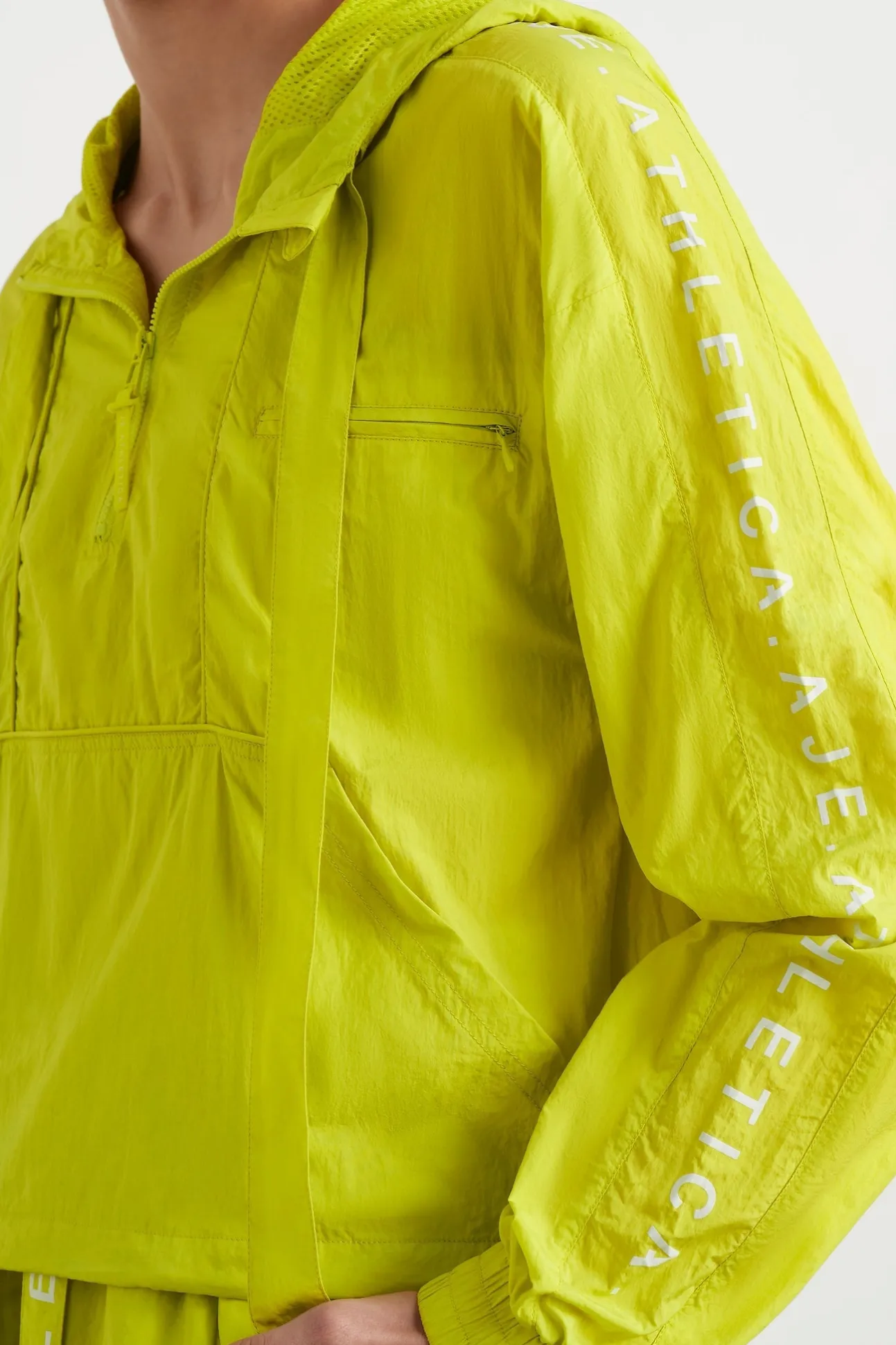 cropped_windbreaker_jacke_3.webp Cropped Windbreaker Jacket 702