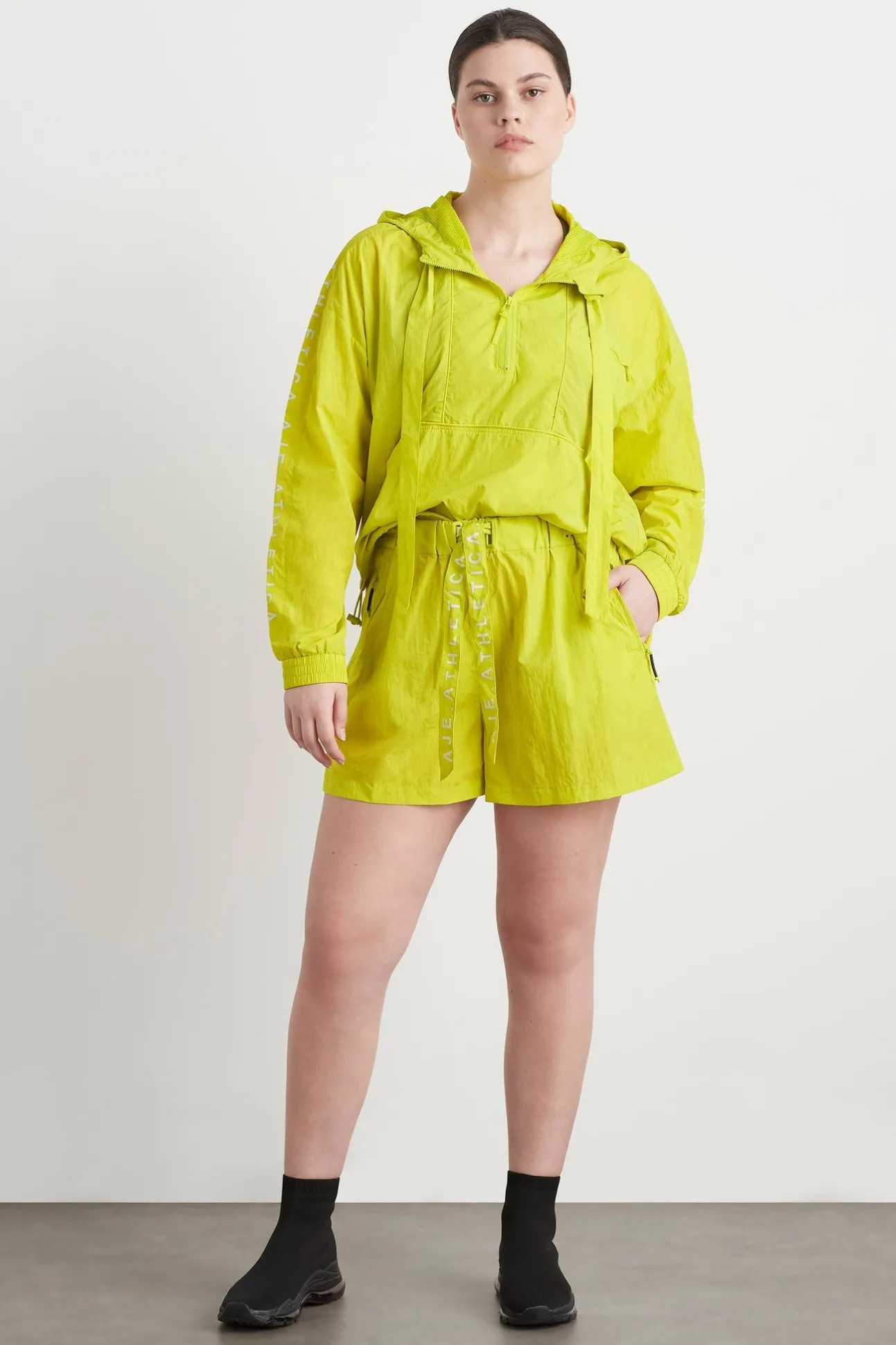 cropped_windbreaker_jacke_6.webp Cropped Windbreaker Jacket 702