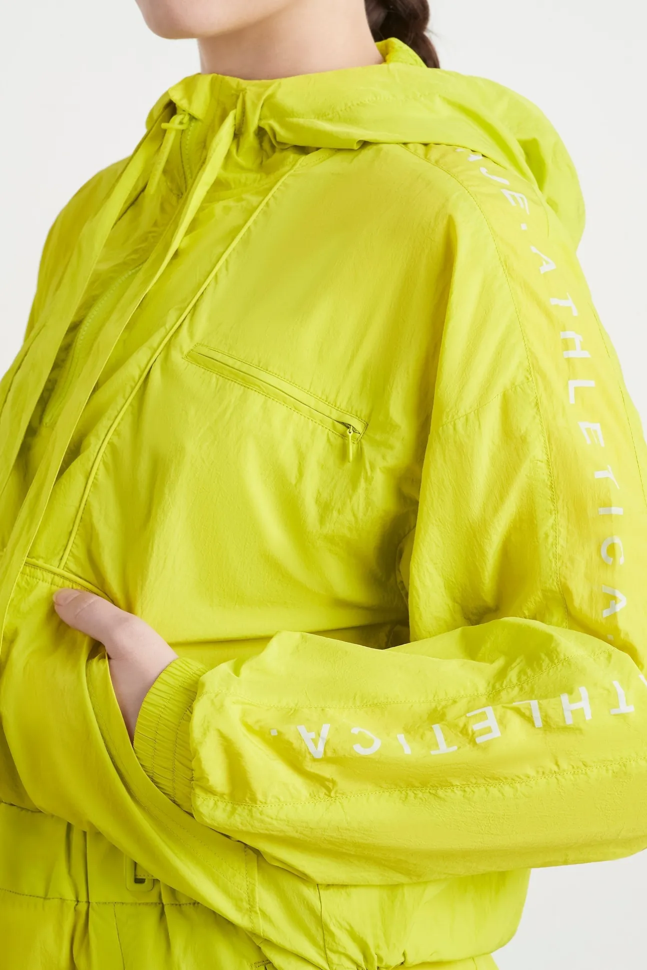 cropped_windbreaker_jacke_7.webp Cropped Windbreaker Jacket 702