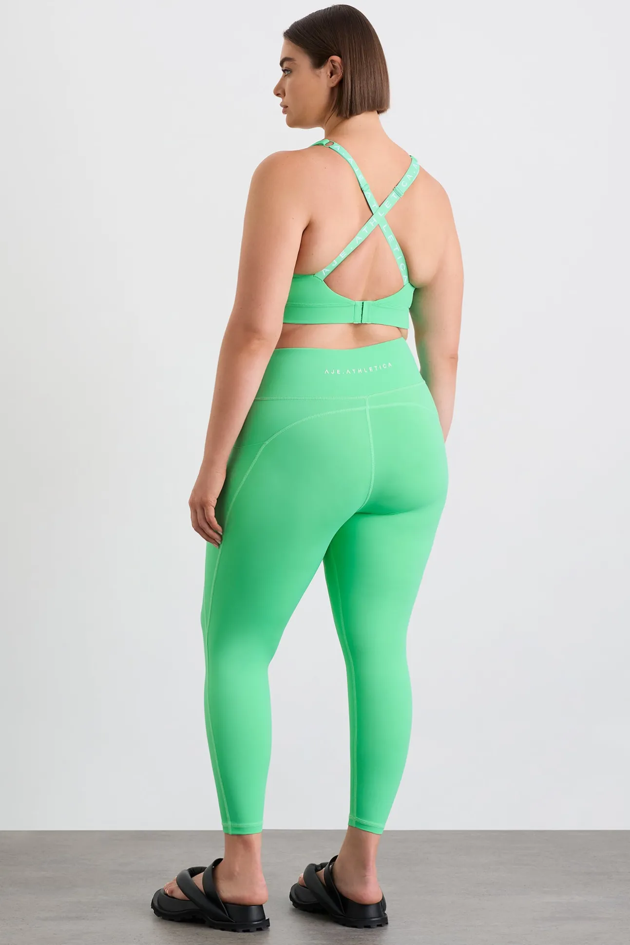 crossback_sports_bra__17.webp Crossback Sports Bra 343