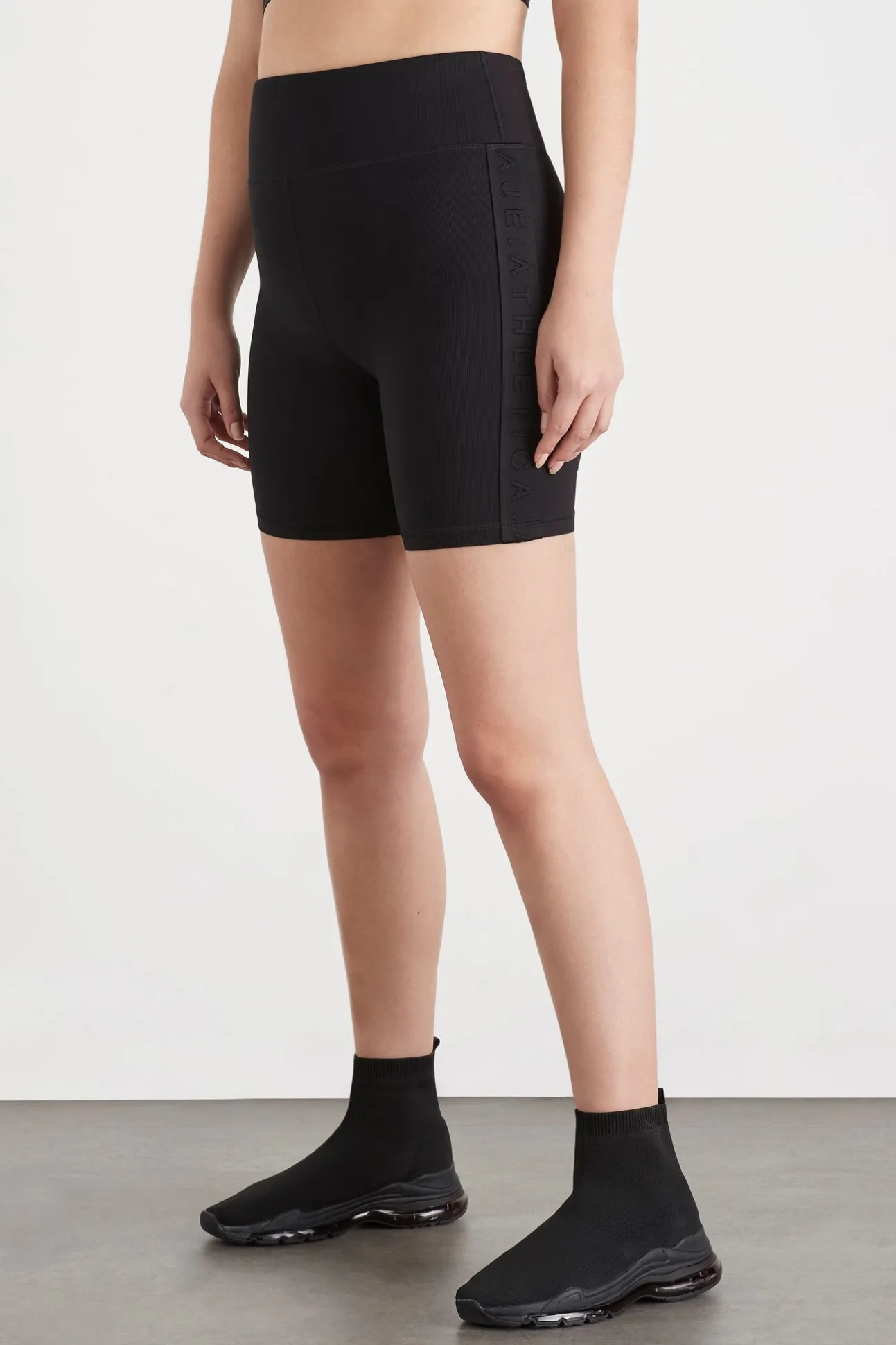 essential_mid_length_bike_7-2.webp Essential Mid Length Bike Shorts 601