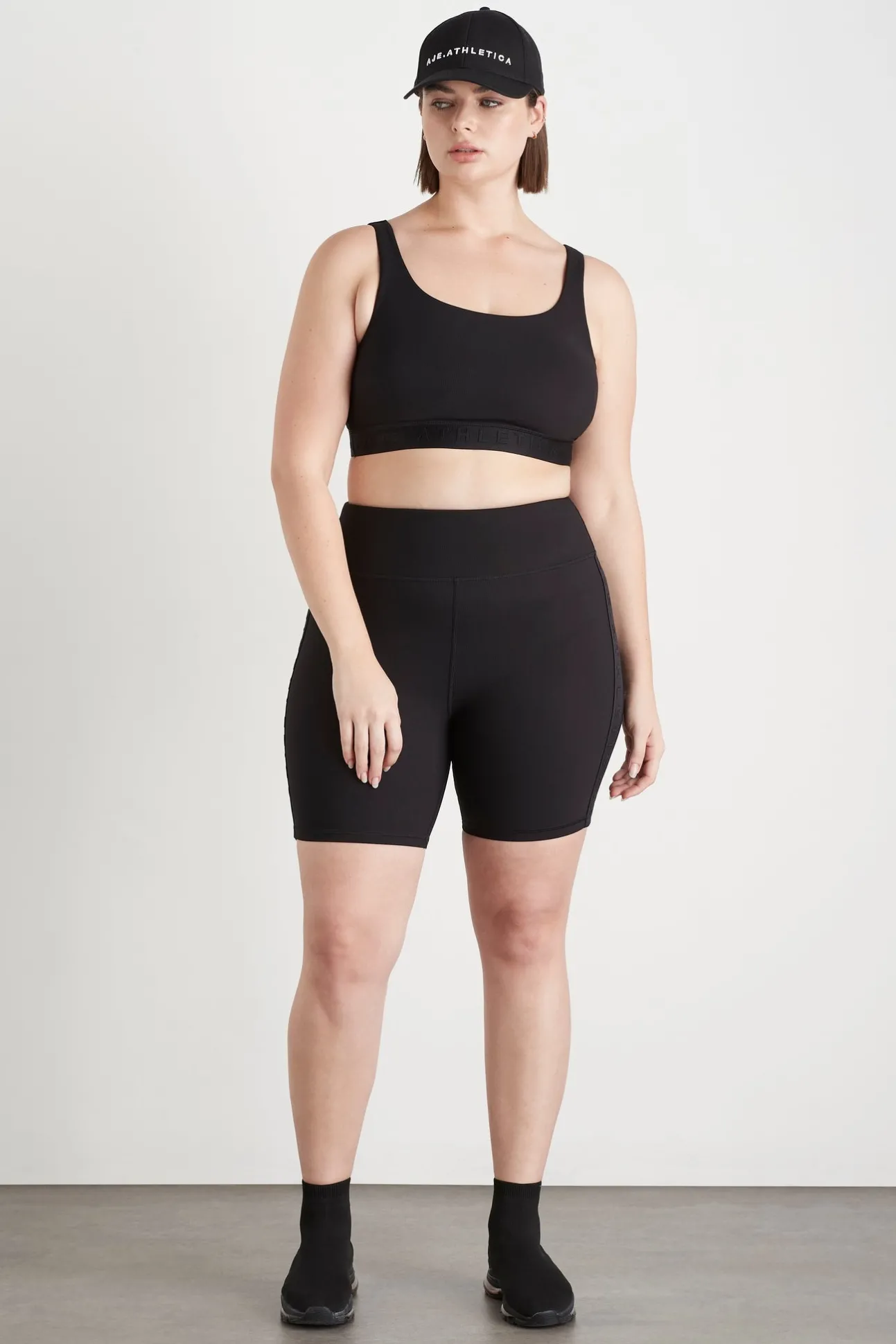 essential_sports_bra__10.webp Essential Sports Bra 302