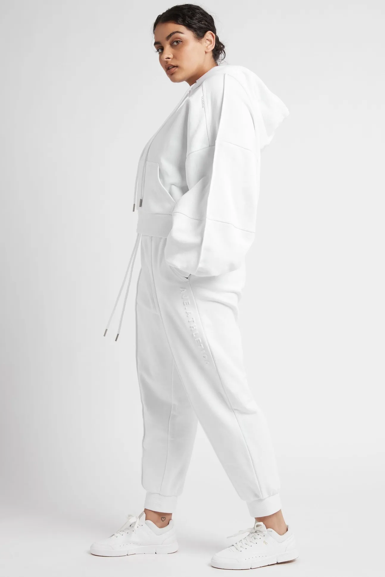 essential_trackpants__10.webp Essential Trackpants 501