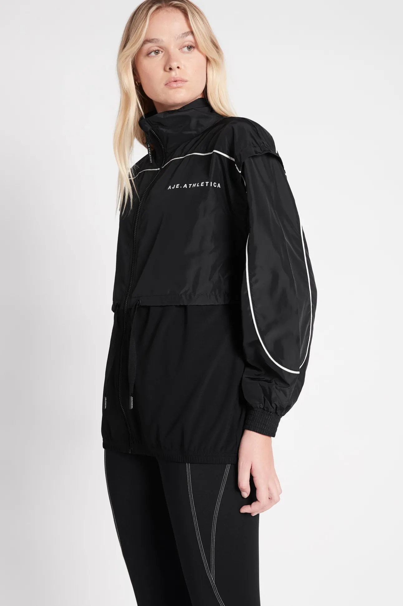 essential_windbreaker_jac_3-1.webp Essential Windbreaker Jacket 718