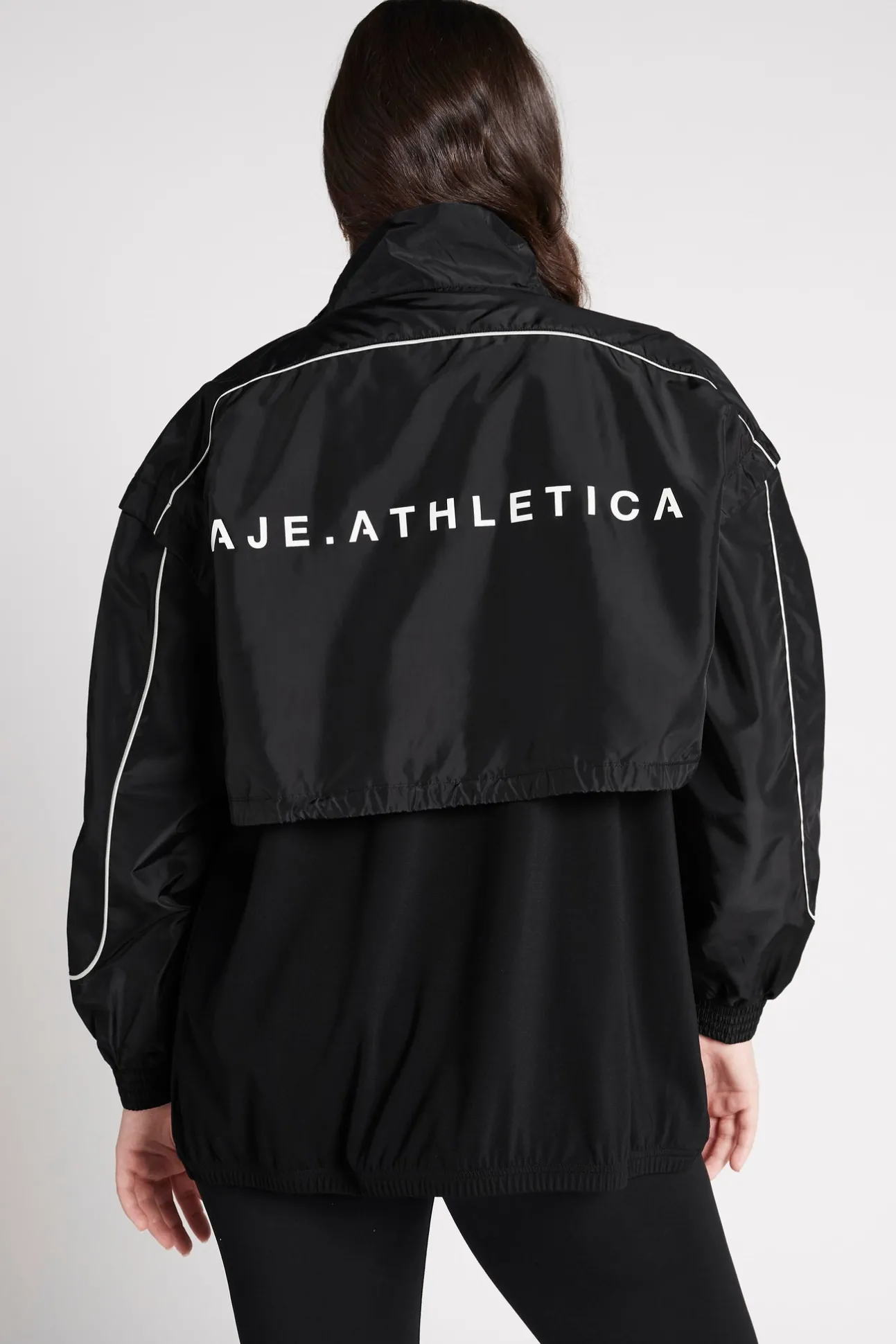 essential_windbreaker_jac_9-1.webp Essential Windbreaker Jacket 718