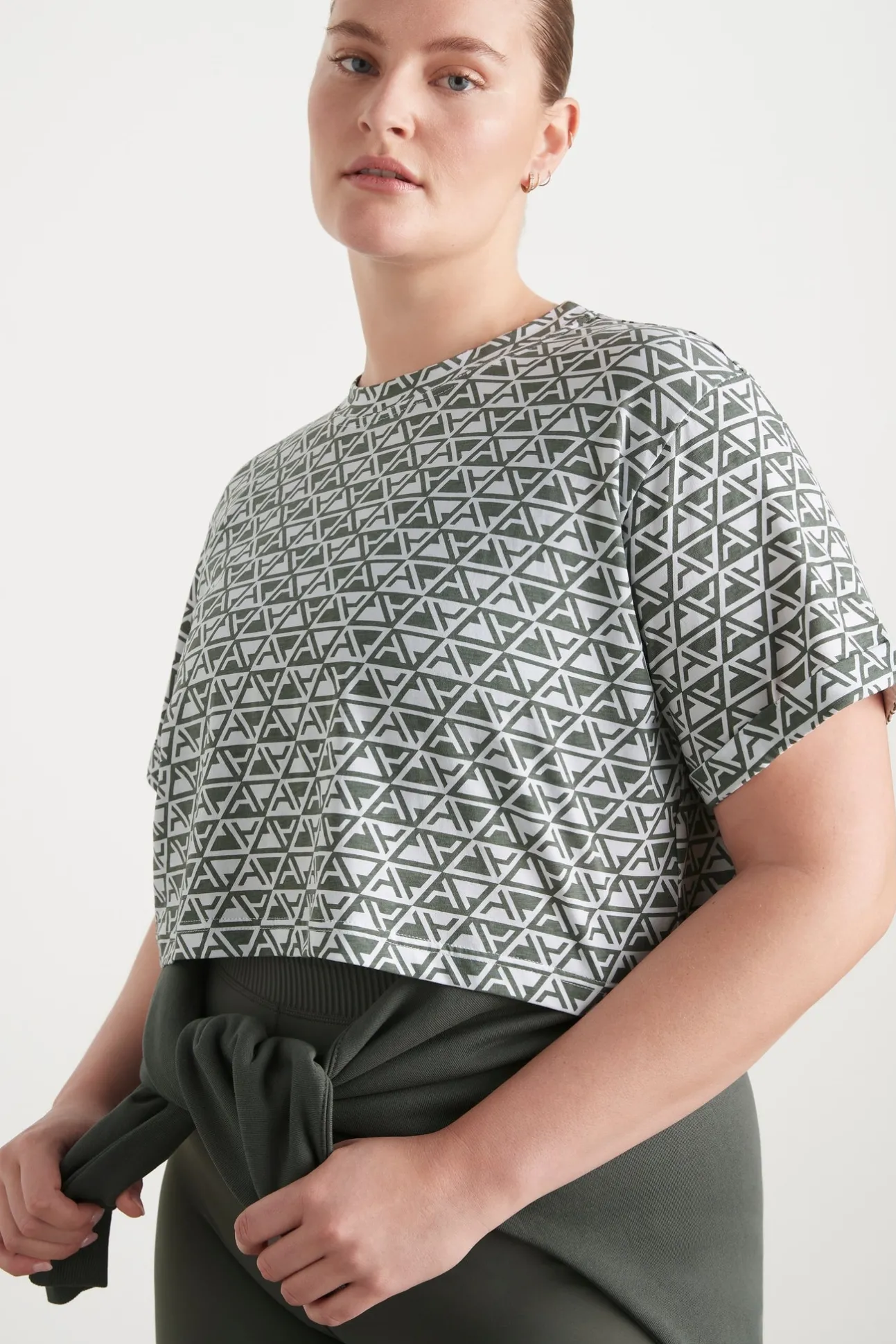 geo_print_crop_tshirt__10.webp Geo Print Crop T-Shirt 105