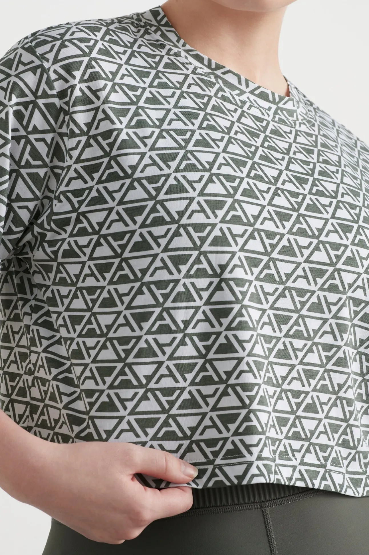 geo_print_crop_tshirt__7.webp Geo Print Crop T-Shirt 105