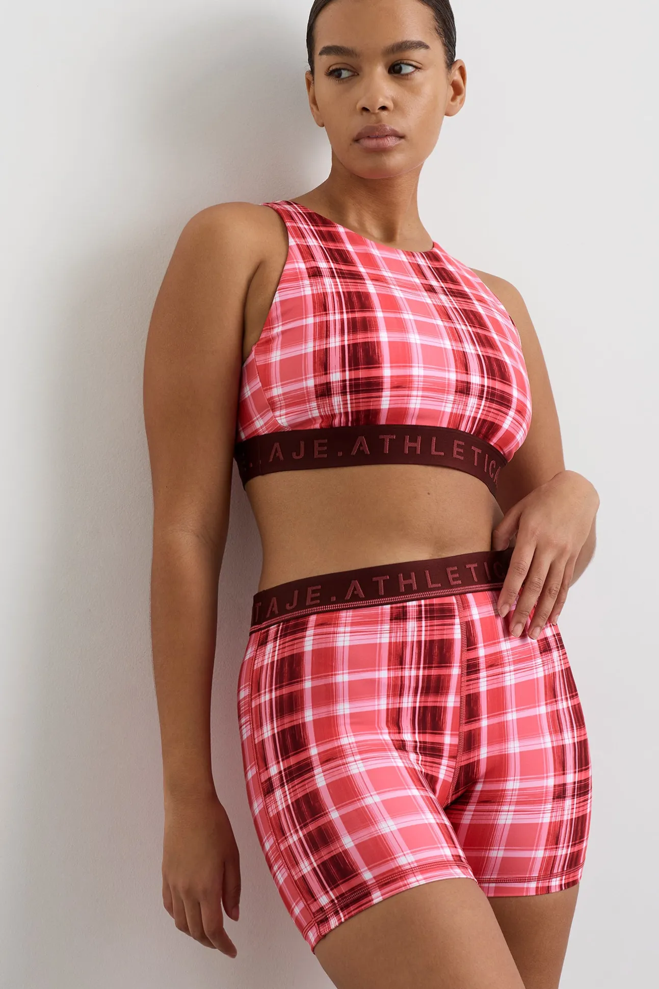 high_neck_sports_bra__9-1.webp High Neck Sports Bra 374