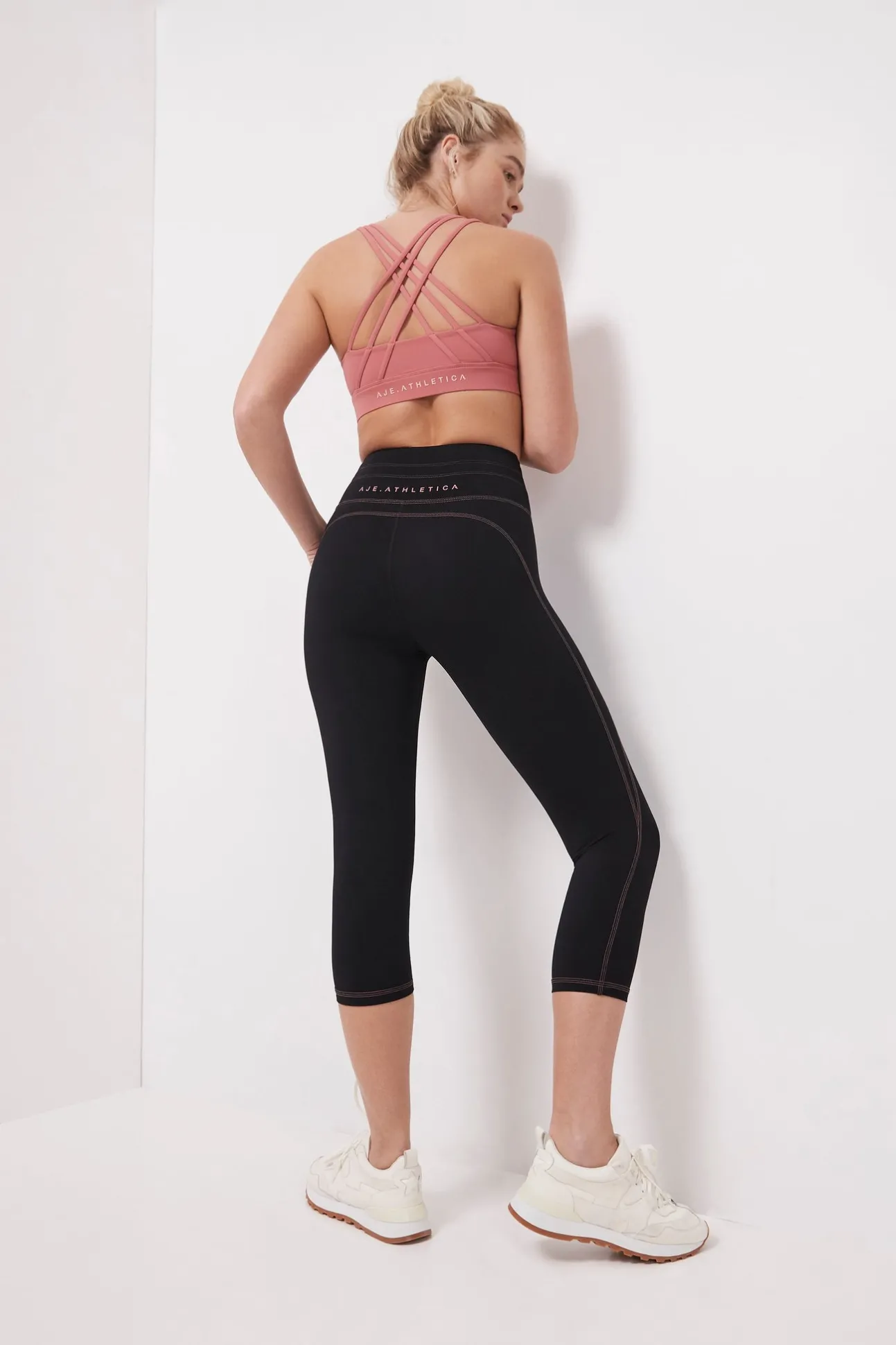 high_rise_contrast__leggi_2.webp High Rise Contrast 3/4 Leggings 207