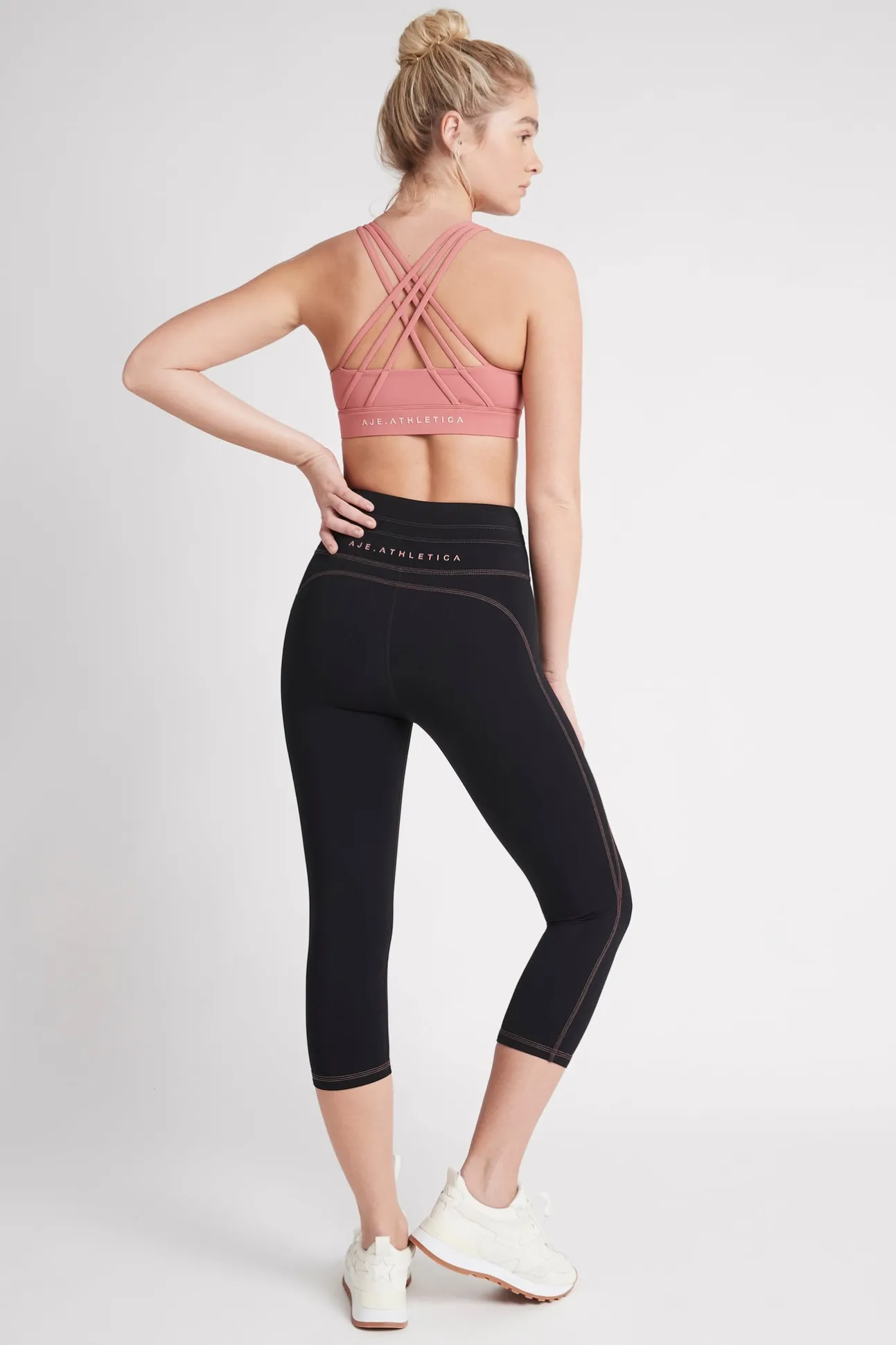 high_rise_contrast__leggi_4.webp High Rise Contrast 3/4 Leggings 207