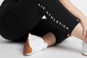 High Rise Signature Logo 3/4 Legging 218
