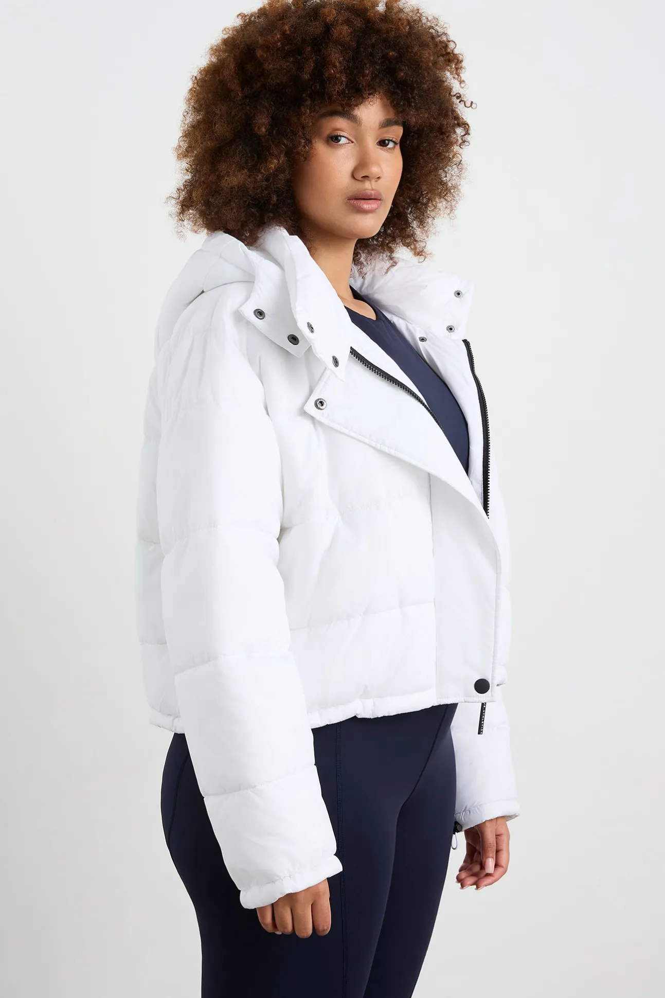 hooded_puffer_jacket__13.webp Hooded Puffer Jacket 711
