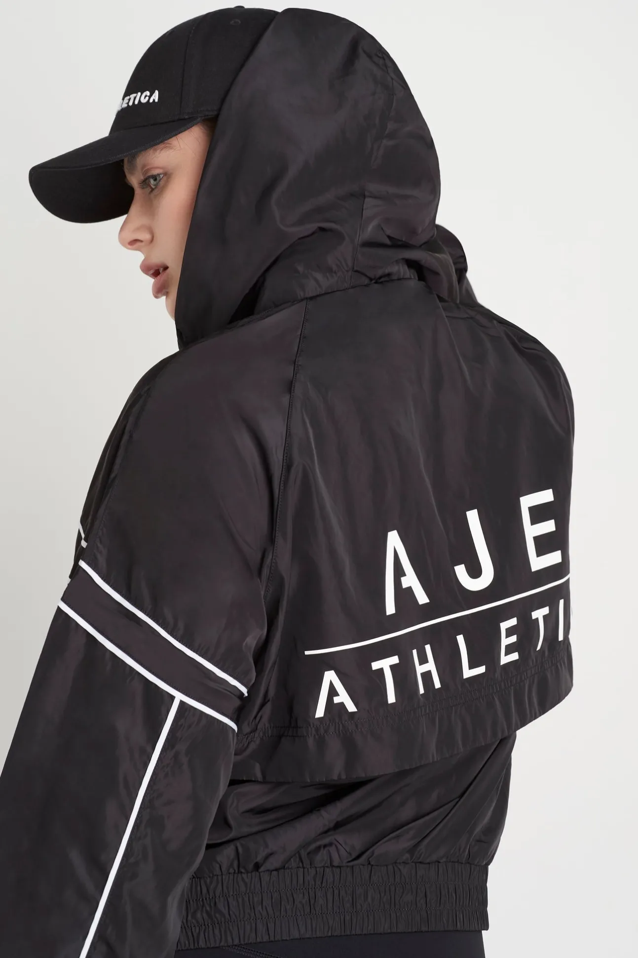 hooded_windbreaker_jacket_14.webp Hooded Windbreaker Jacket 016