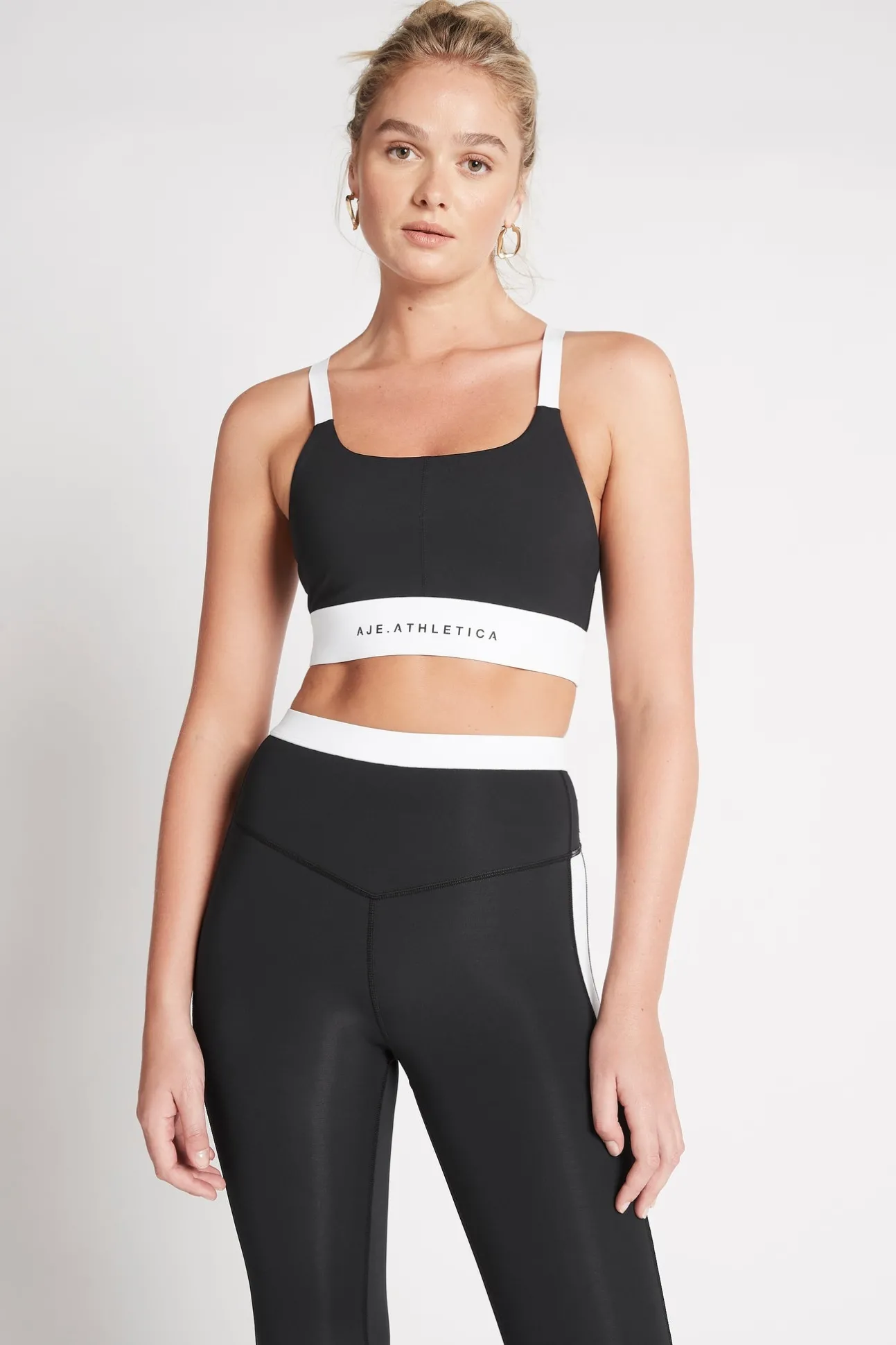 light_support_sports_bra__0.webp Light Support Sports Bra 320