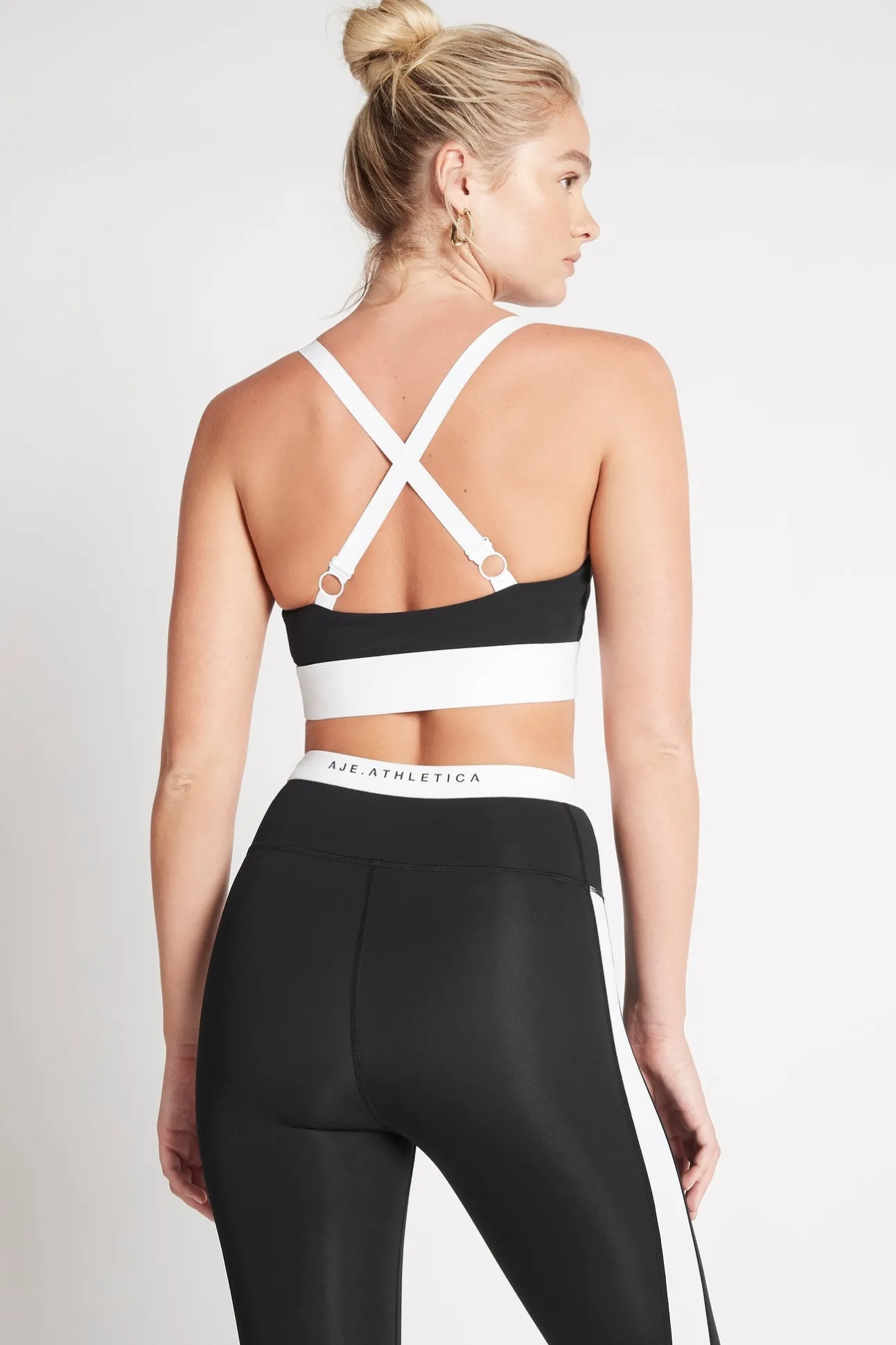 light_support_sports_bra__4.webp Light Support Sports Bra 320