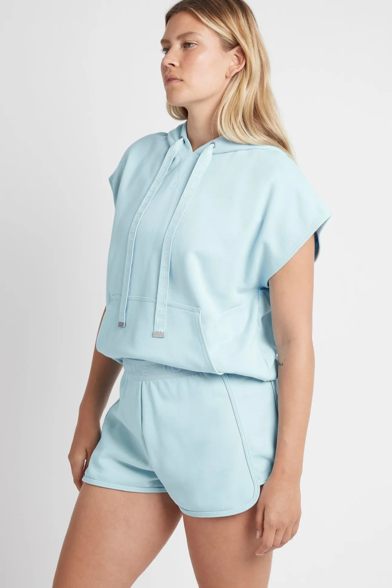 logotape_short_sleeve_hoo_7.webp Logotape Short Sleeve Hoodie 403