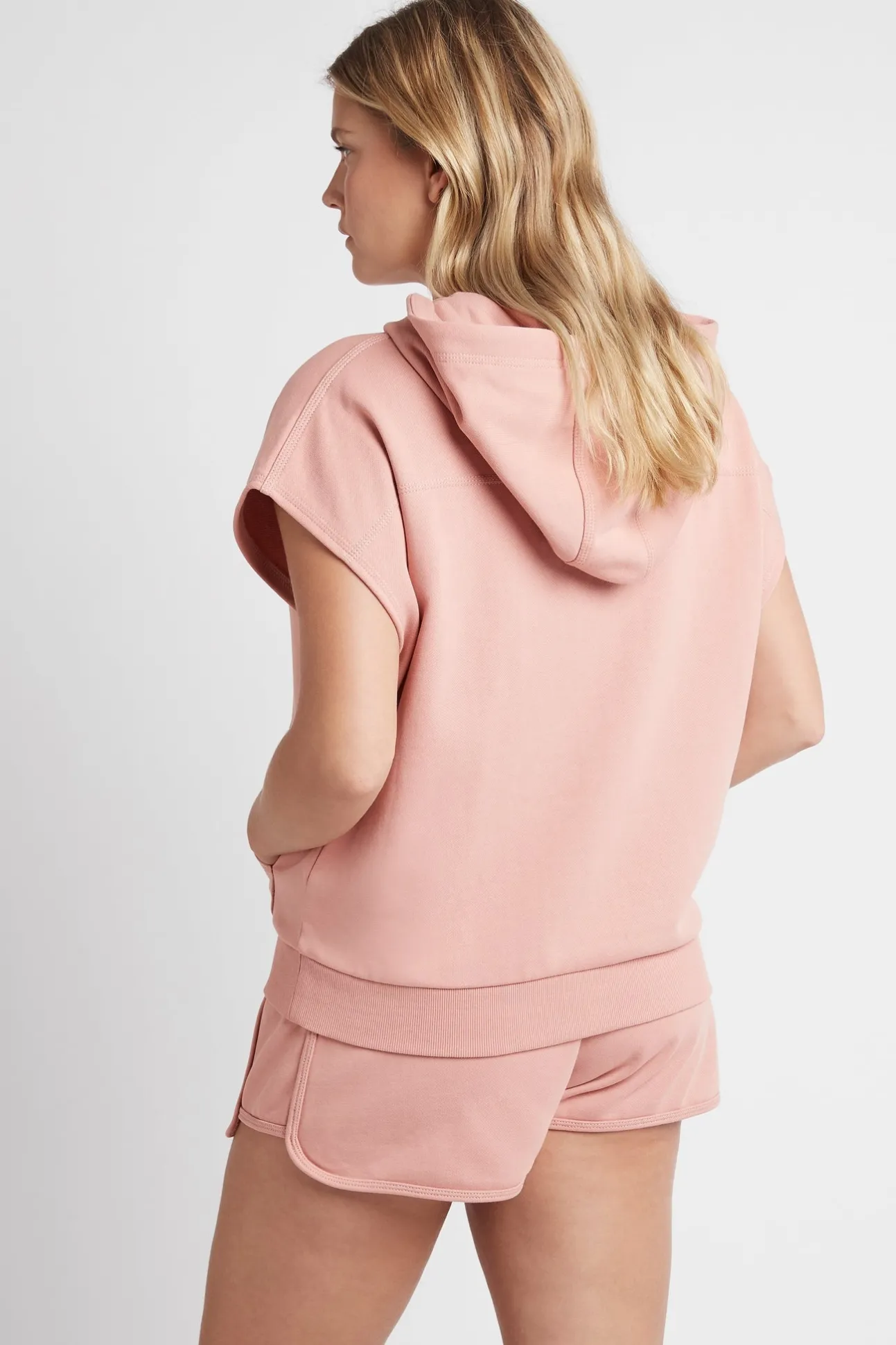 logotape_short_sleeve_hoo_9-1.webp Logotape Short Sleeve Hoodie 403