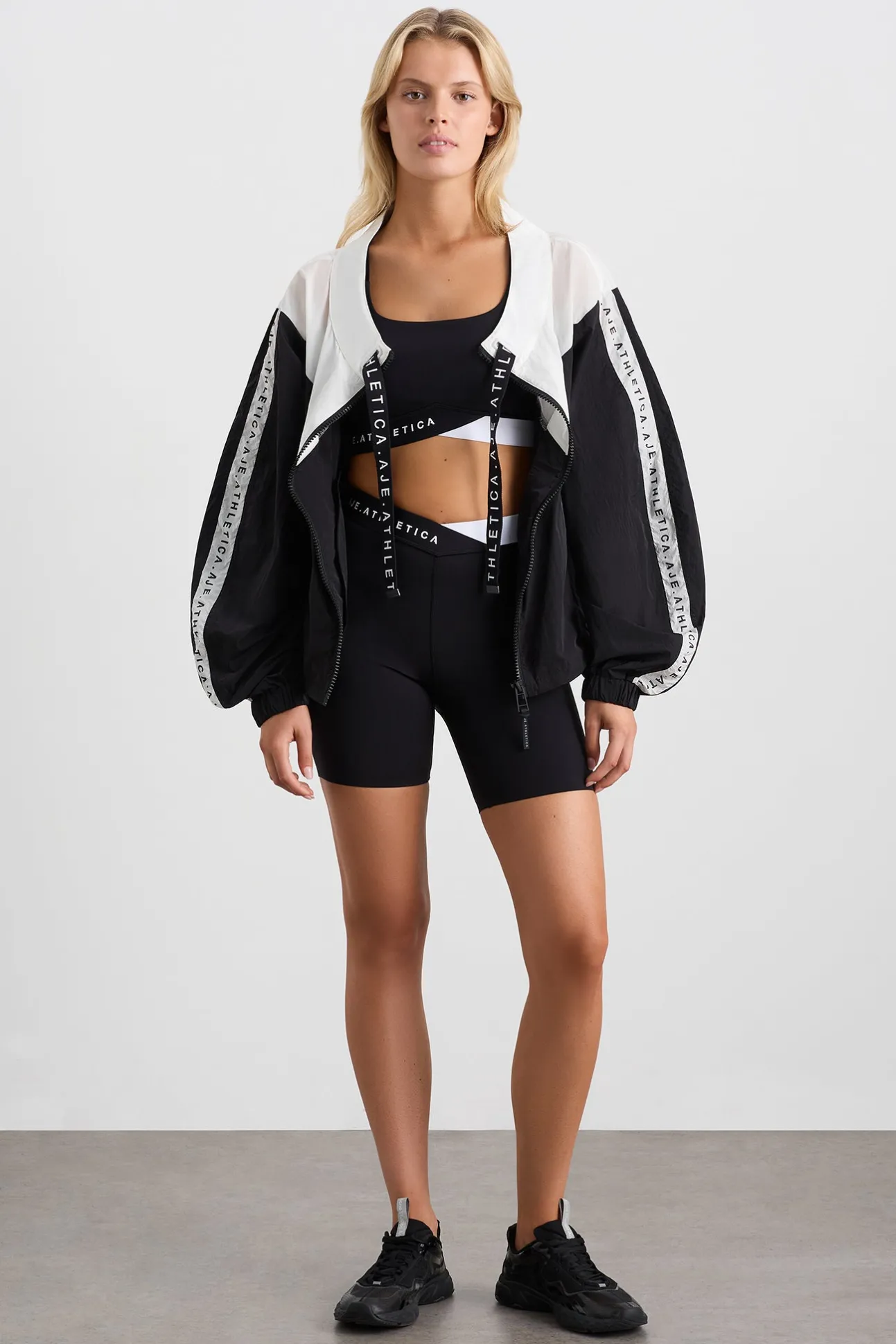 logotape_spray_jacket__2.webp Logotape Spray Jacket 762