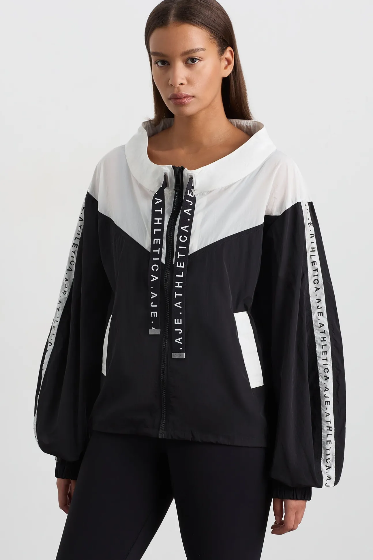 logotape_spray_jacket__5.webp Logotape Spray Jacket 762