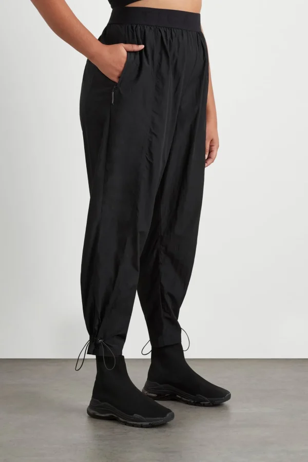 Logotape Spray Trackpants 511