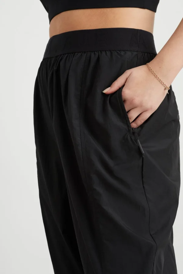 Logotape Spray Trackpants 511