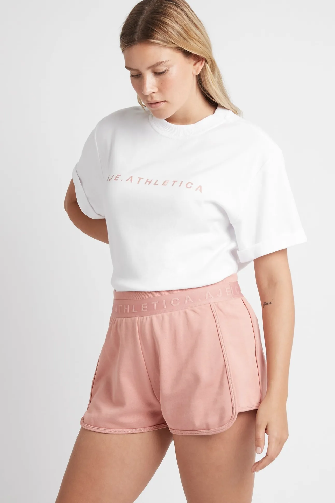 logotape_sweat_shorts__6-1.webp Logotape Sweat Shorts 604