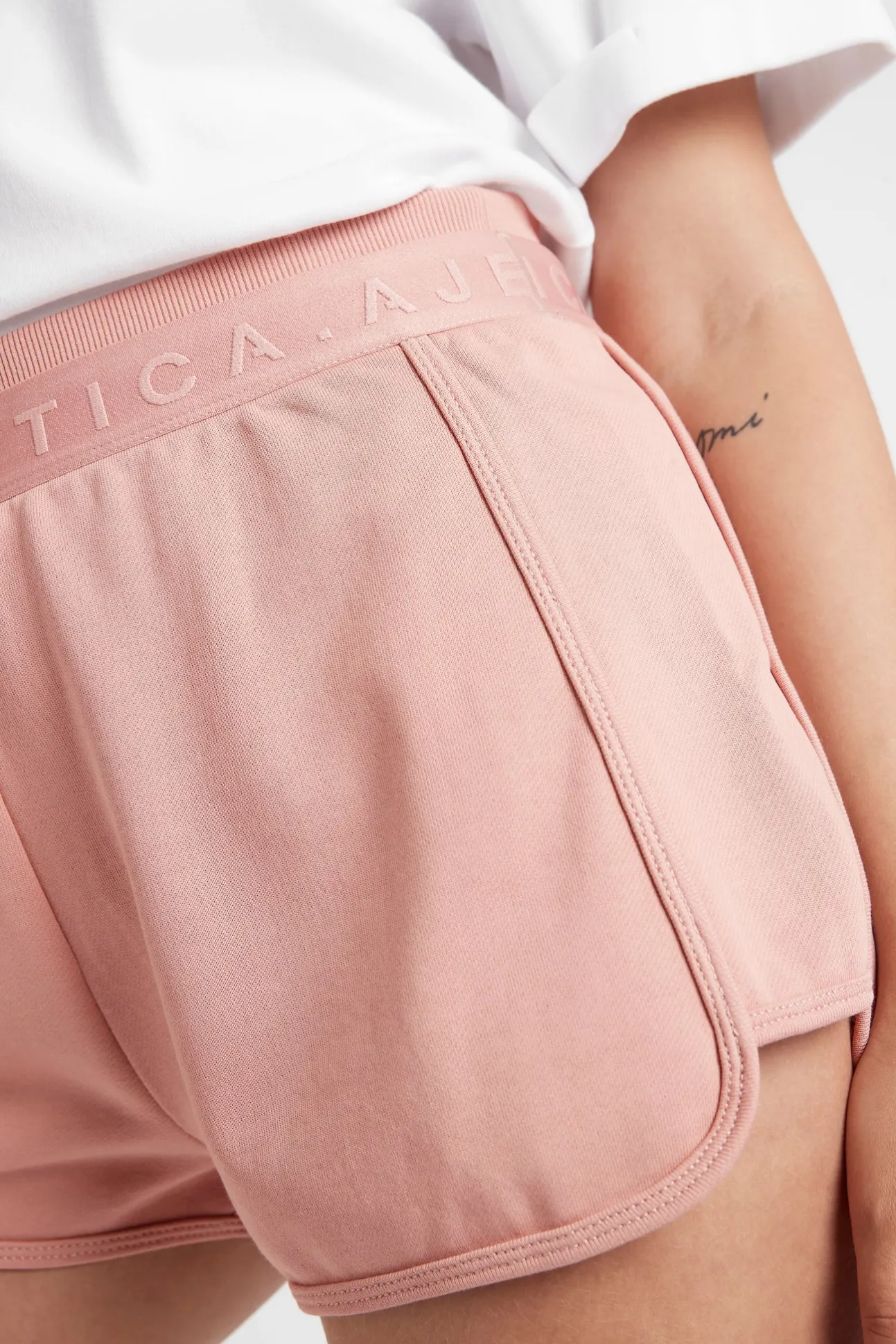 logotape_sweat_shorts__7-1.webp Logotape Sweat Shorts 604