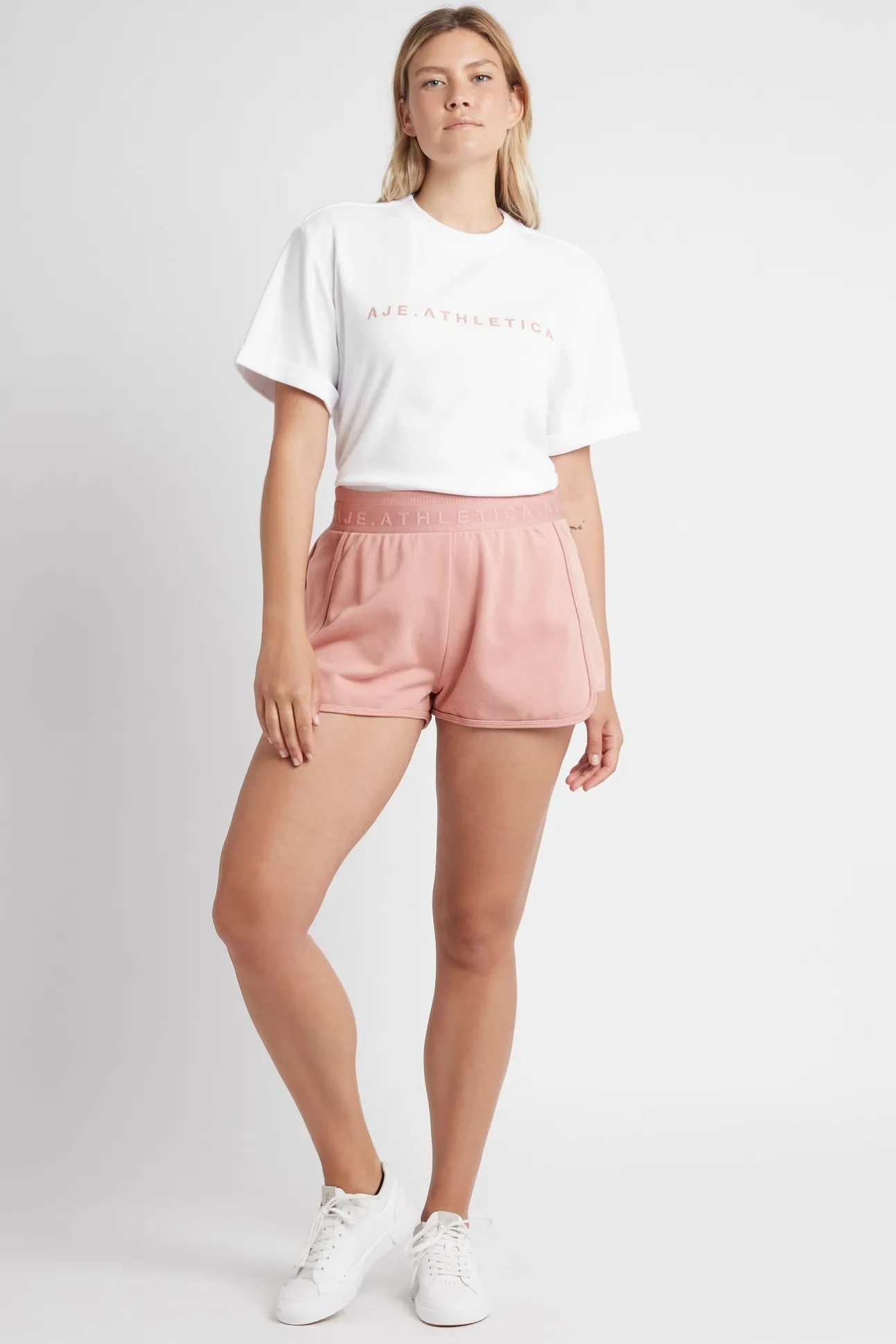 logotape_sweat_shorts__9-1.webp Logotape Sweat Shorts 604