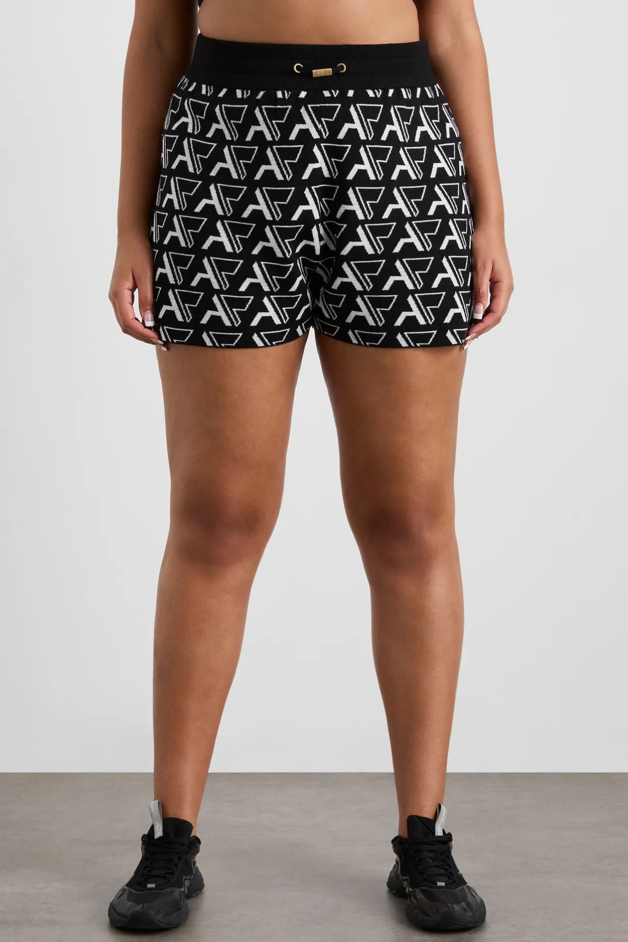 monogram_shorts__11.webp Monogram Shorts 640
