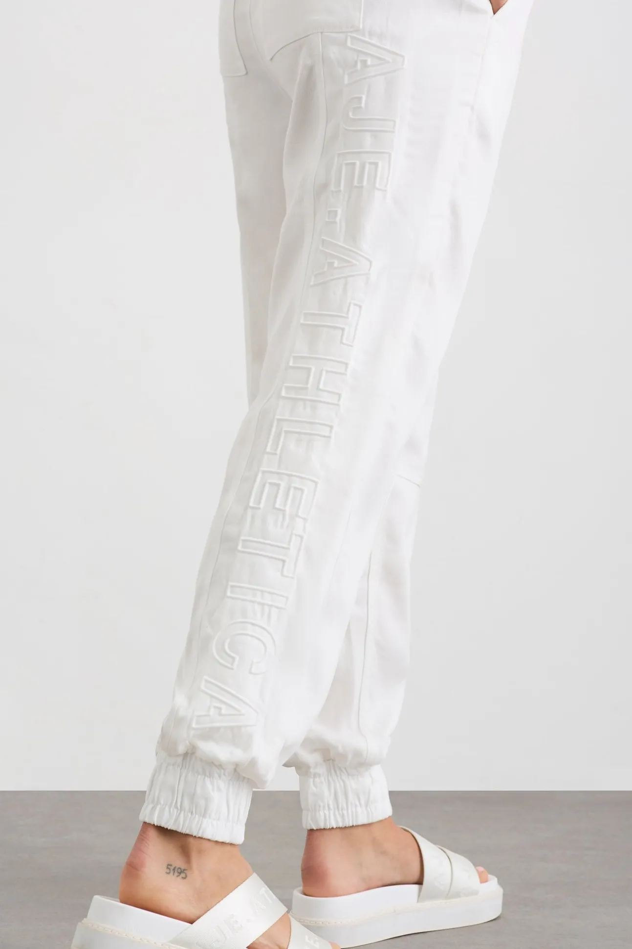 signature_logo_trackpants_3.webp Signature Logo Trackpants 502