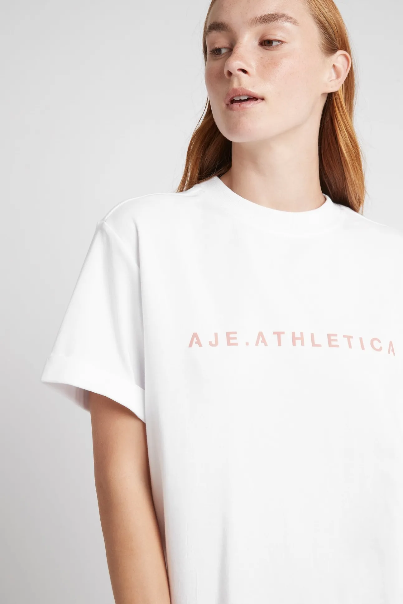 signature_logo_tshirt__3.webp Signature Logo T-Shirt 102