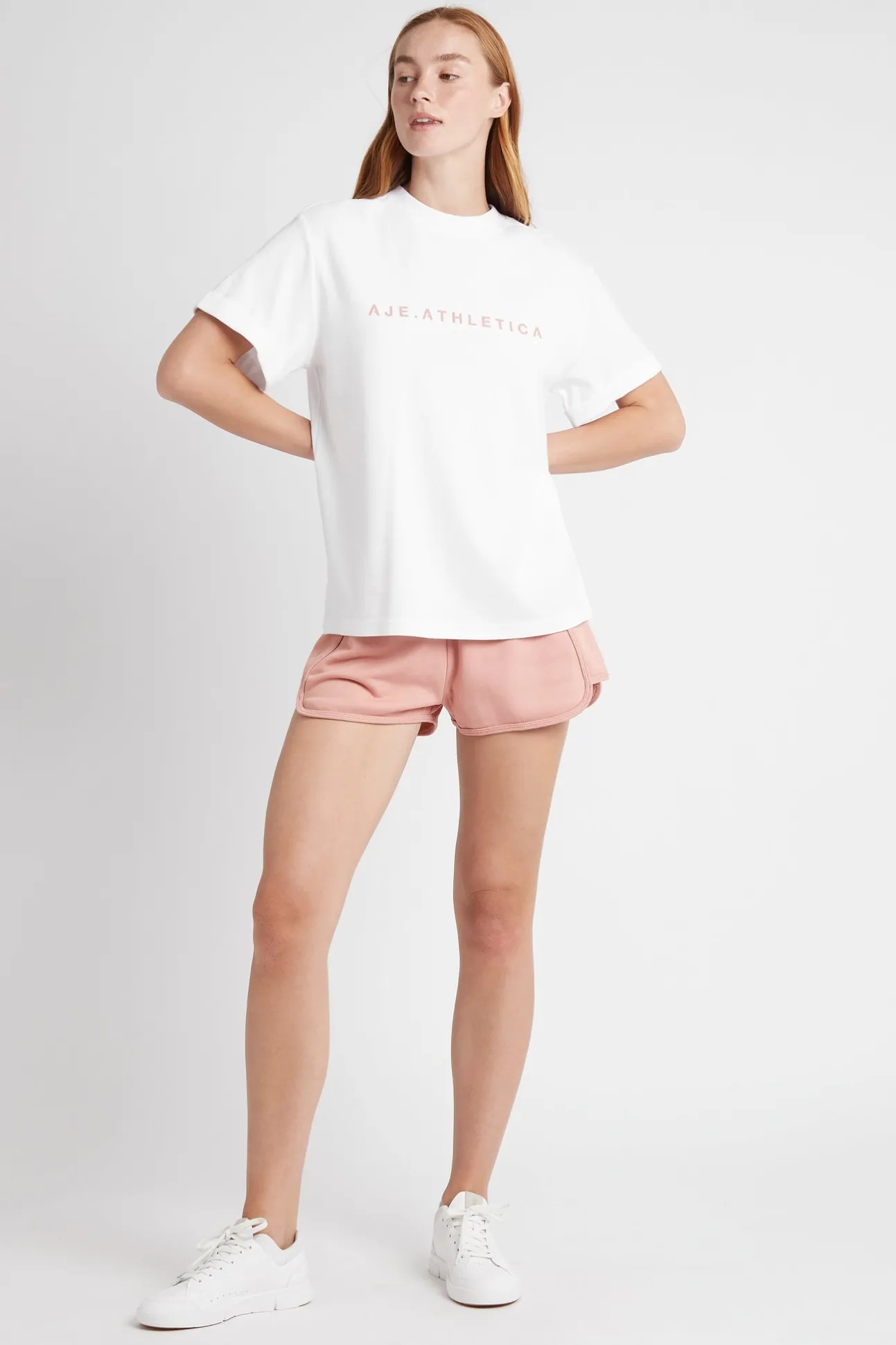 signature_logo_tshirt__5.webp Signature Logo T-Shirt 102
